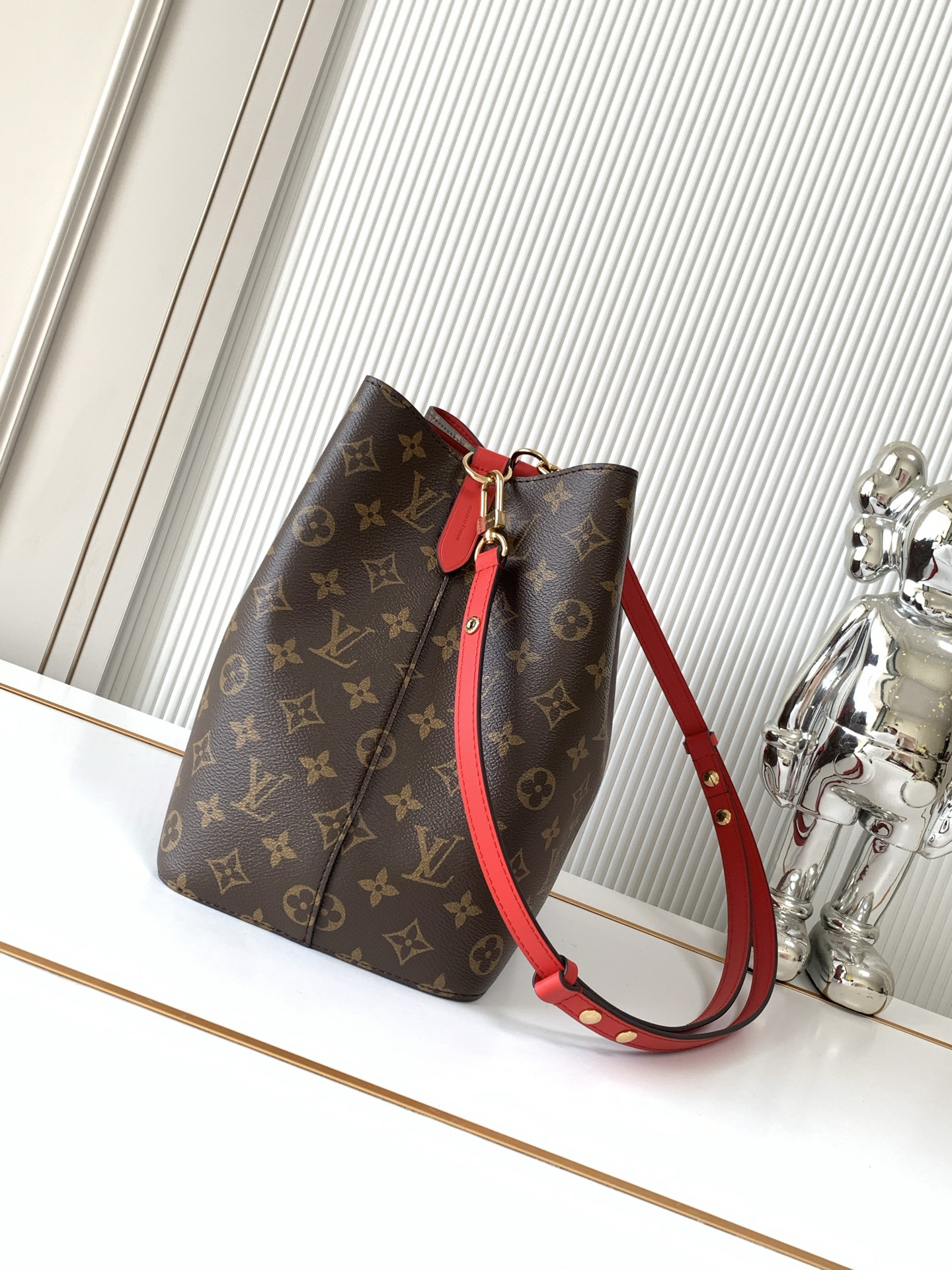 Louis Vuitton NéoNoé Monogram Shoulder Bag - Image 2