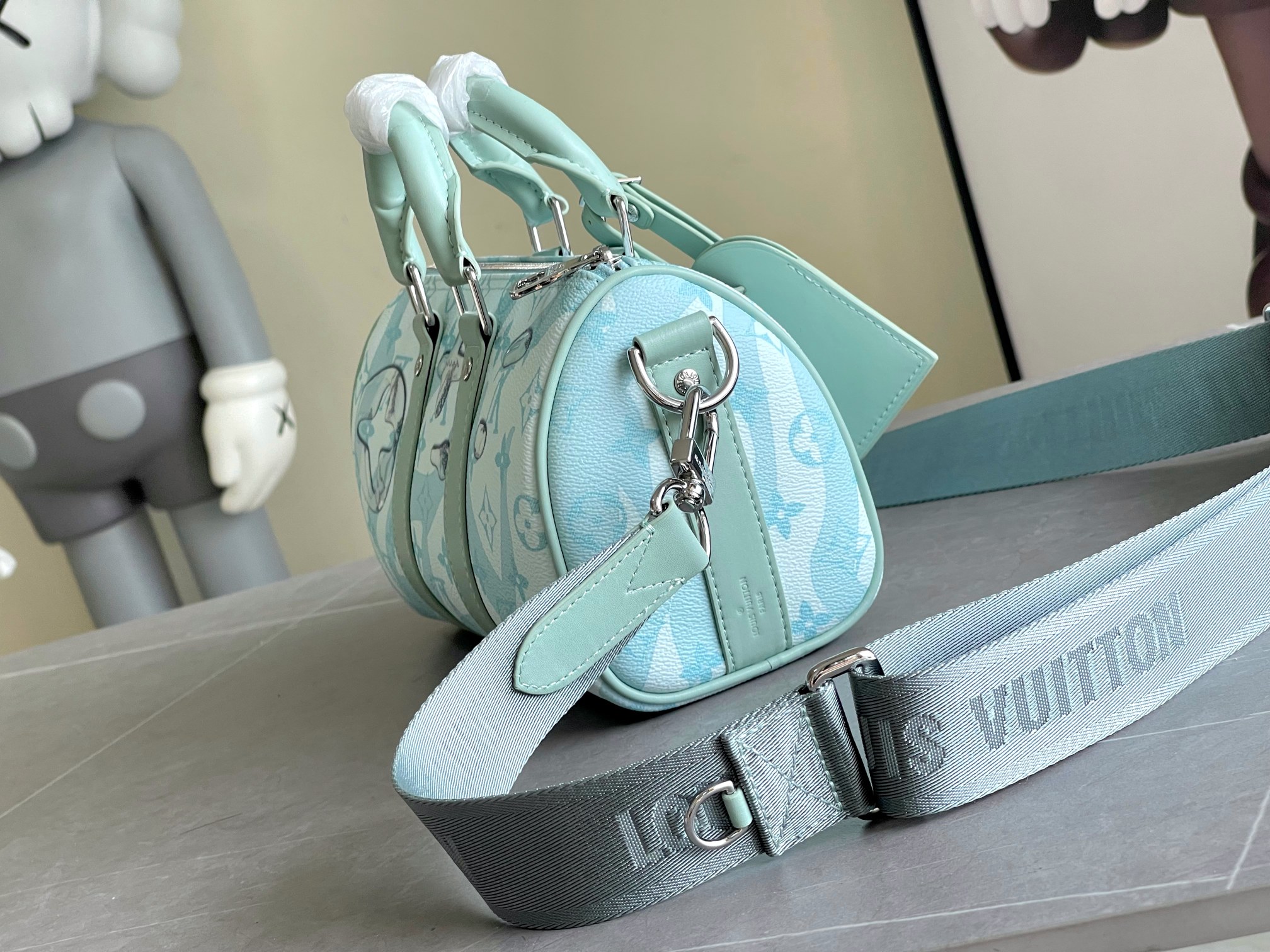 Louis Vuitton Keepall Bandoulière 25 Travel Bag - Image 2