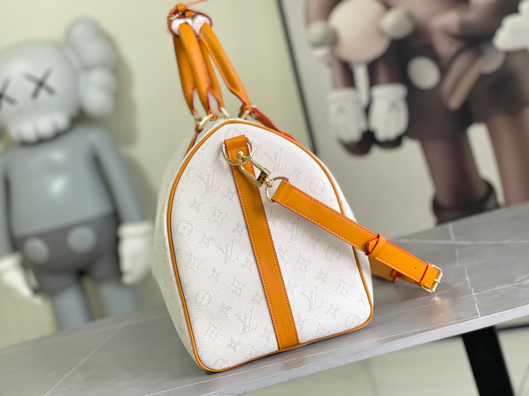 Louis Vuitton Keepall Bandoulière 45 Travel Bag in White Monogram Heritage - Image 2