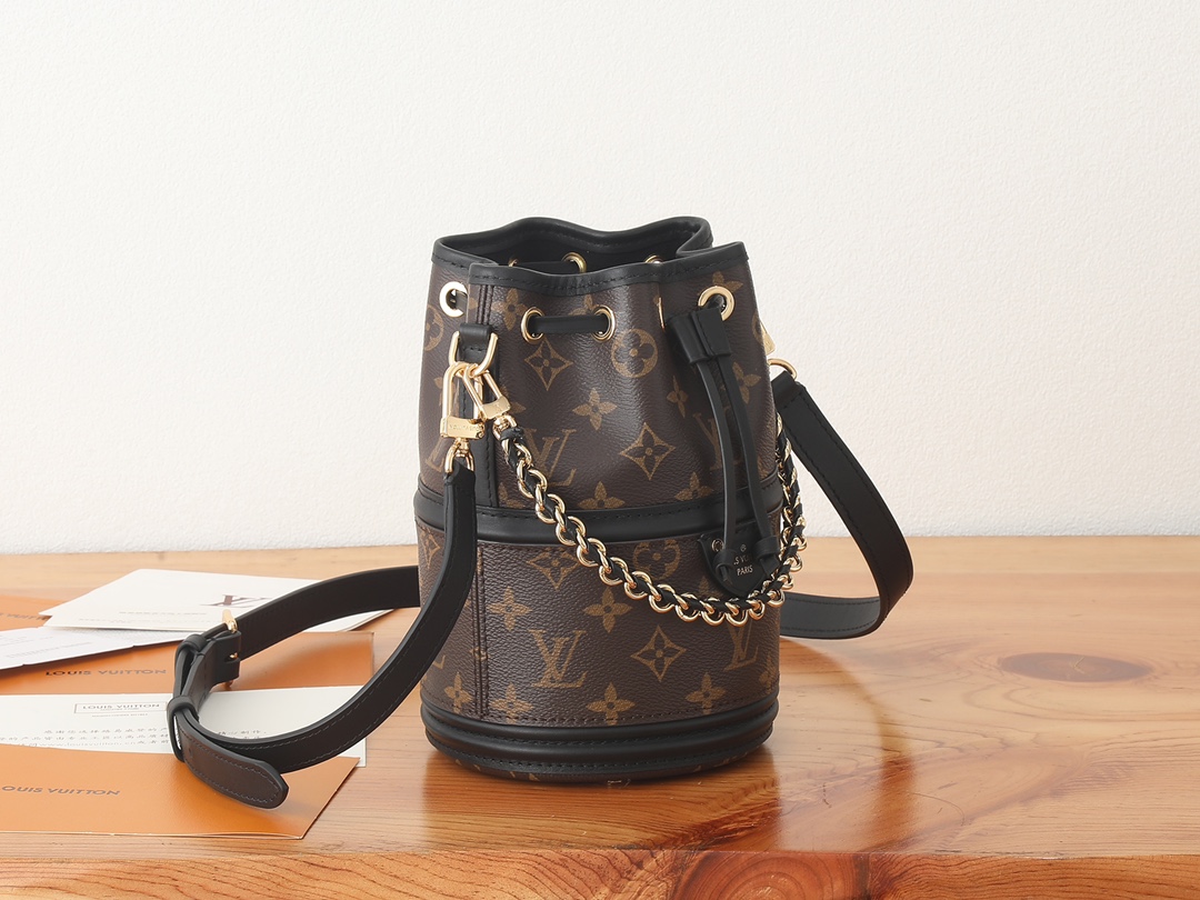 Louis Vuitton Canoé Monogram Canvas Handbag - Image 2