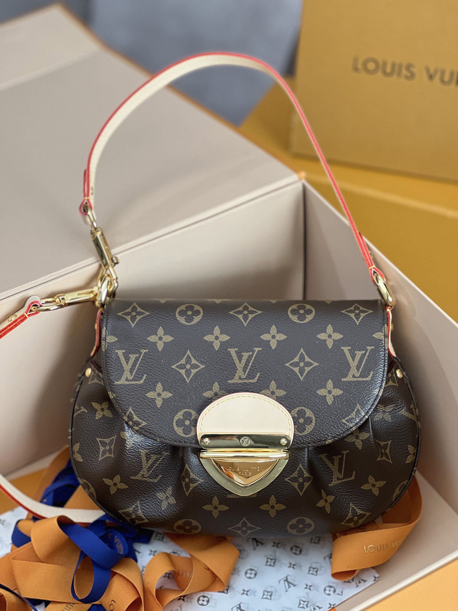 Louis Vuitton Sunset M13617 Shoulder Bag in Monogram Denim Canvas - Image 2