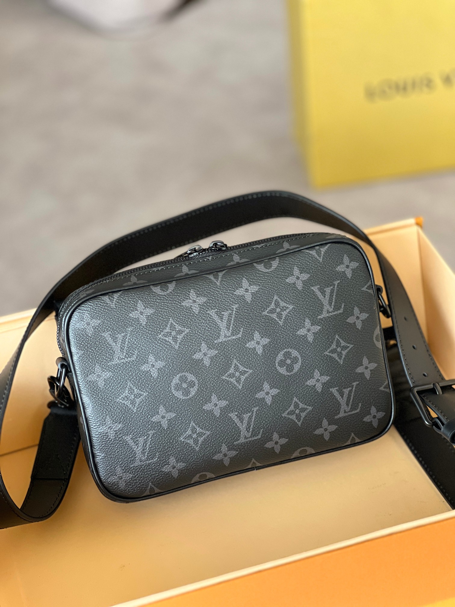 Louis Vuitton Steamer Messenger Bag M46795 in Black Pattern - Image 2