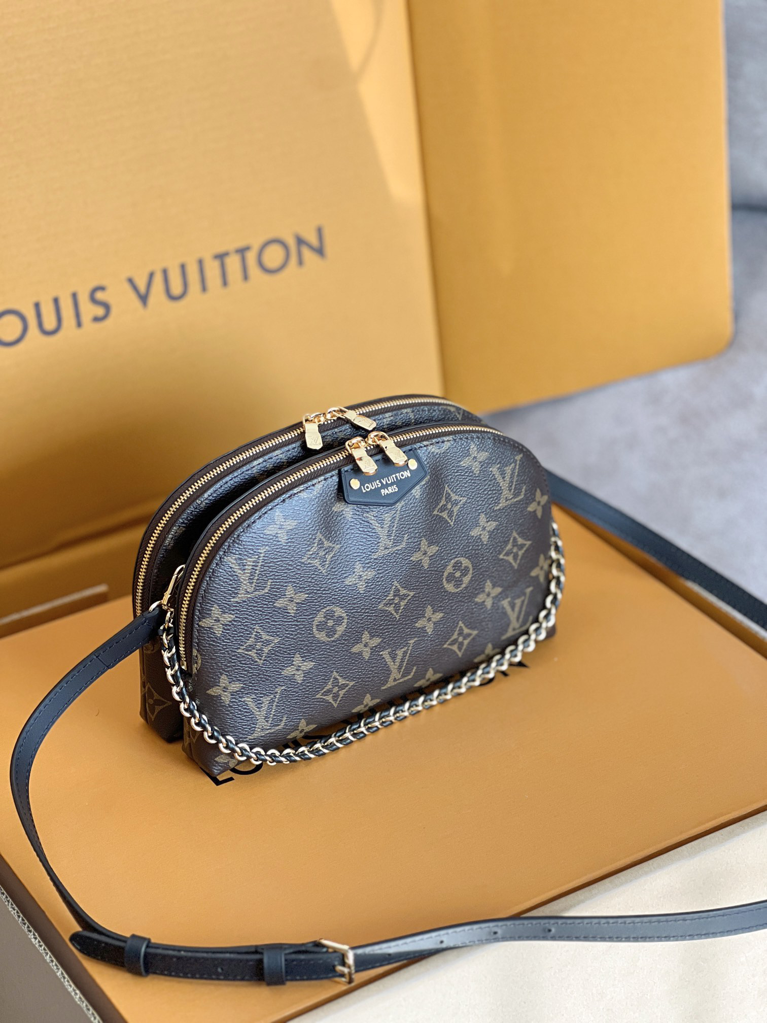 Louis Vuitton Alma Handbag with Woven Chain - Image 2