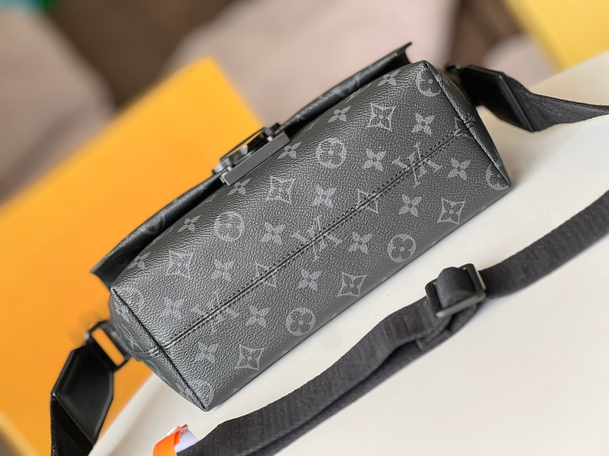 Louis Vuitton S-Cape Messenger Bag M46794 - Image 2