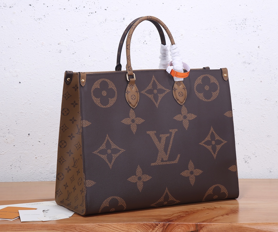 Louis Vuitton Onthego Tote Bag in Monogram Giant Canvas - Image 2