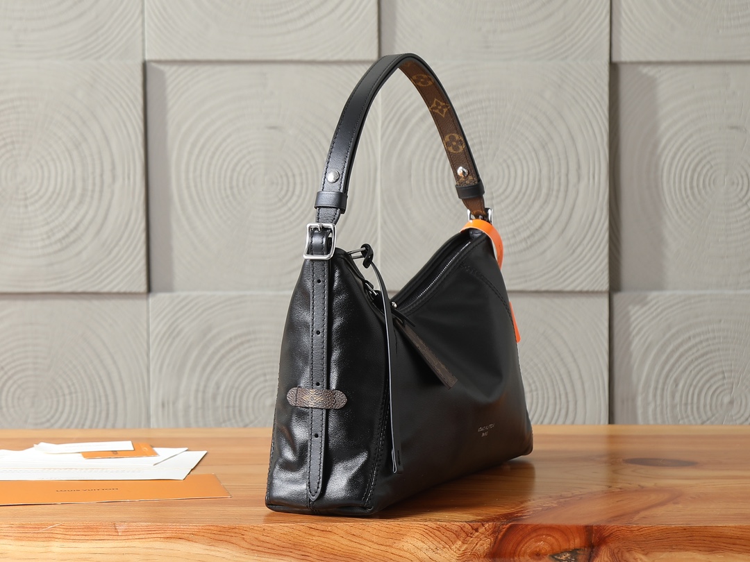 Louis Vuitton LV Vibe Carryall East West Handbag - Image 2