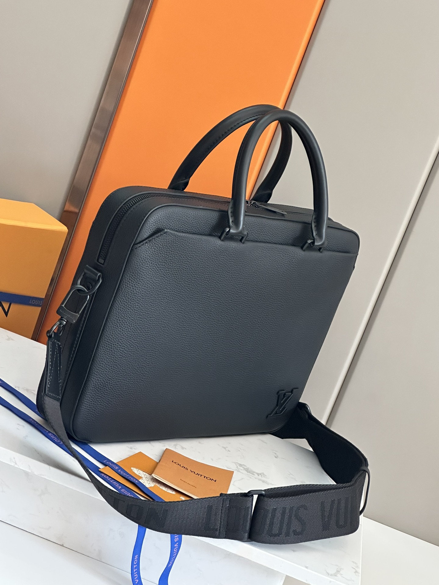 Louis Vuitton LV Aerogram Pilot Briefcase in Cowhide Leather - Image 2