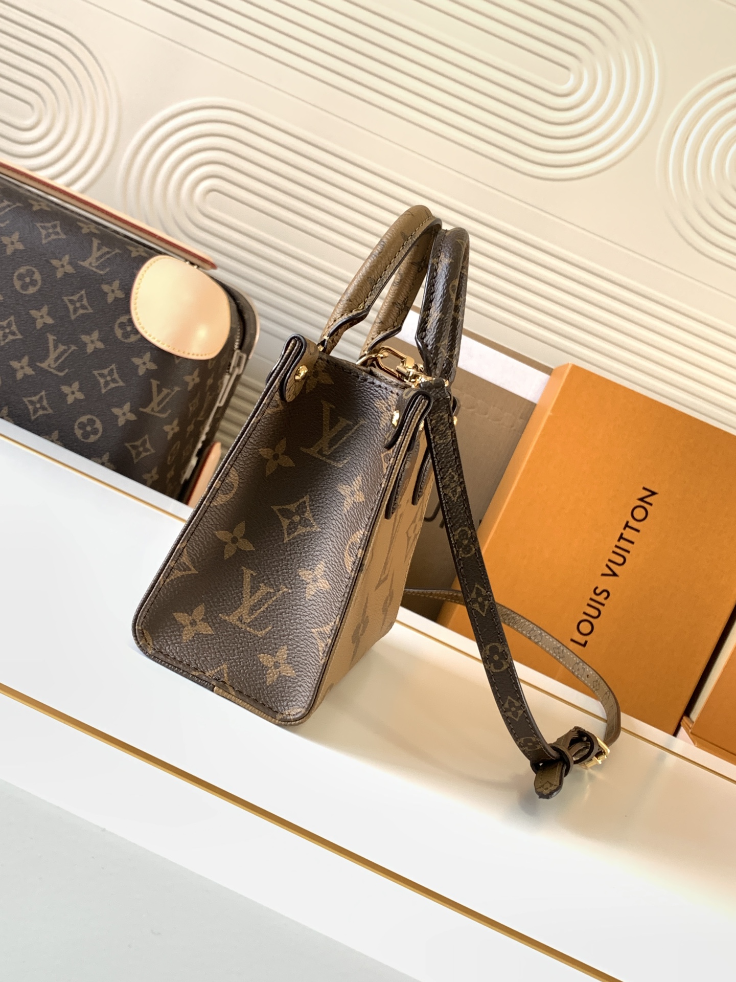 Louis Vuitton OnTheGo Mini Tote Bag M46839 - Image 2