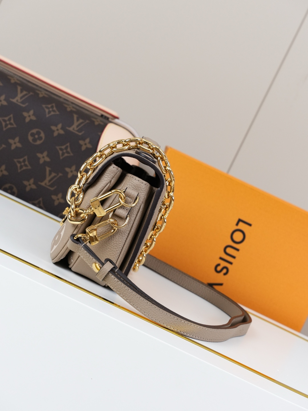 Louis Vuitton Pochette Métis East West Shoulder Bag - Image 2