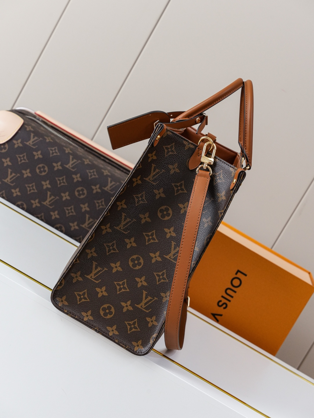 Louis Vuitton OnTheGo Monogram Organizer Tote Bag - Image 2