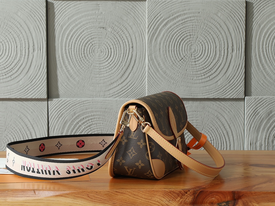 Louis Vuitton Diane Monogram Canvas Handbag M45985 - Image 2