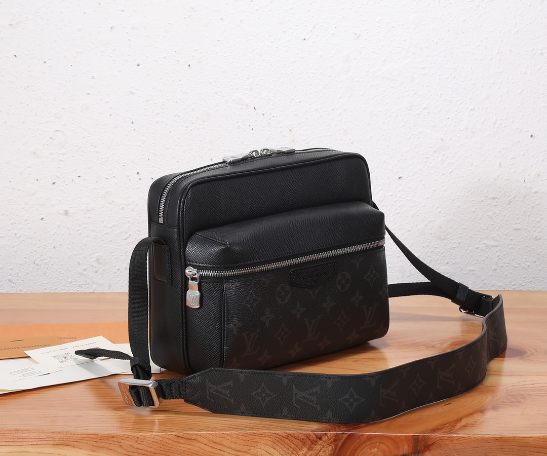 Louis Vuitton Taiga Outdoor Messenger Bag M30233 - Image 2