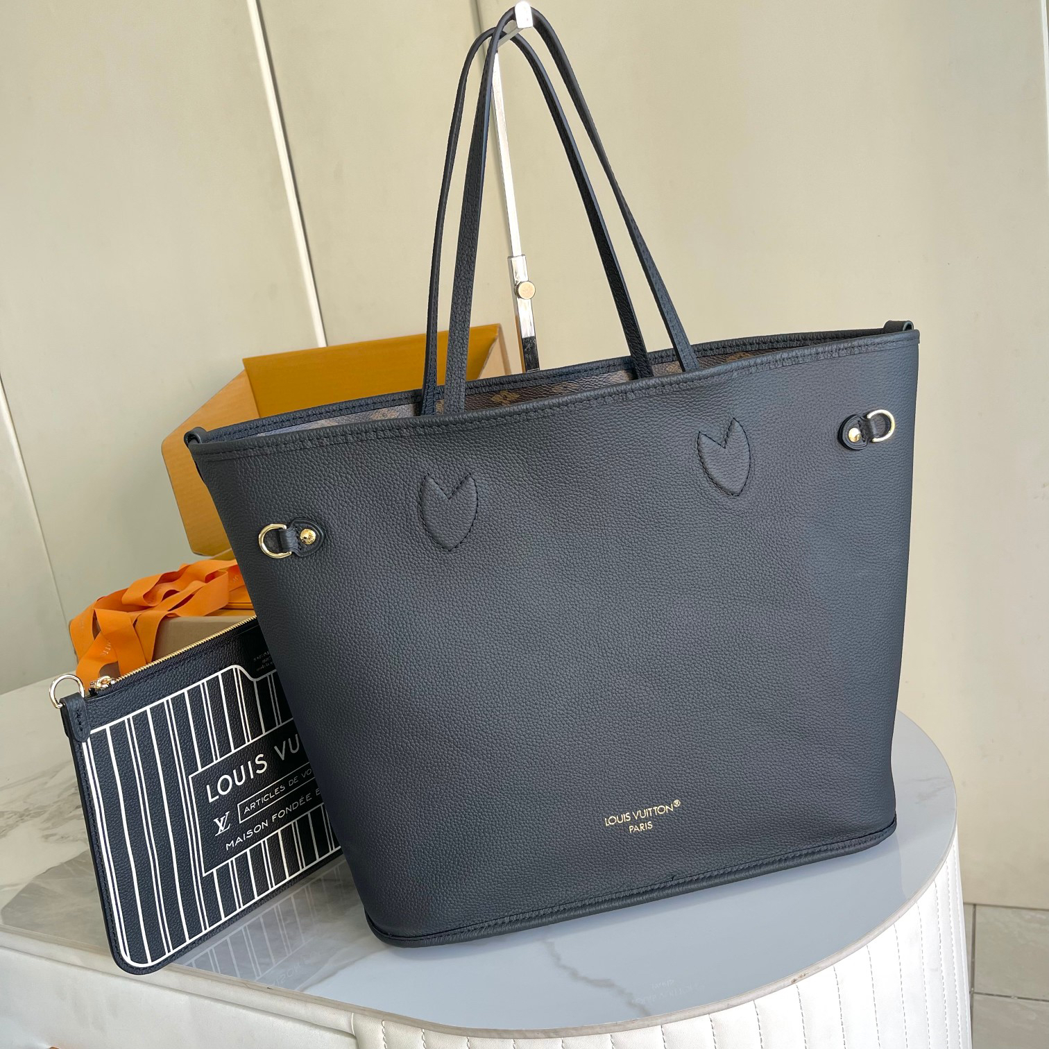 Louis Vuitton Neverfull Medium Tote Bag M11946, Black - Image 2