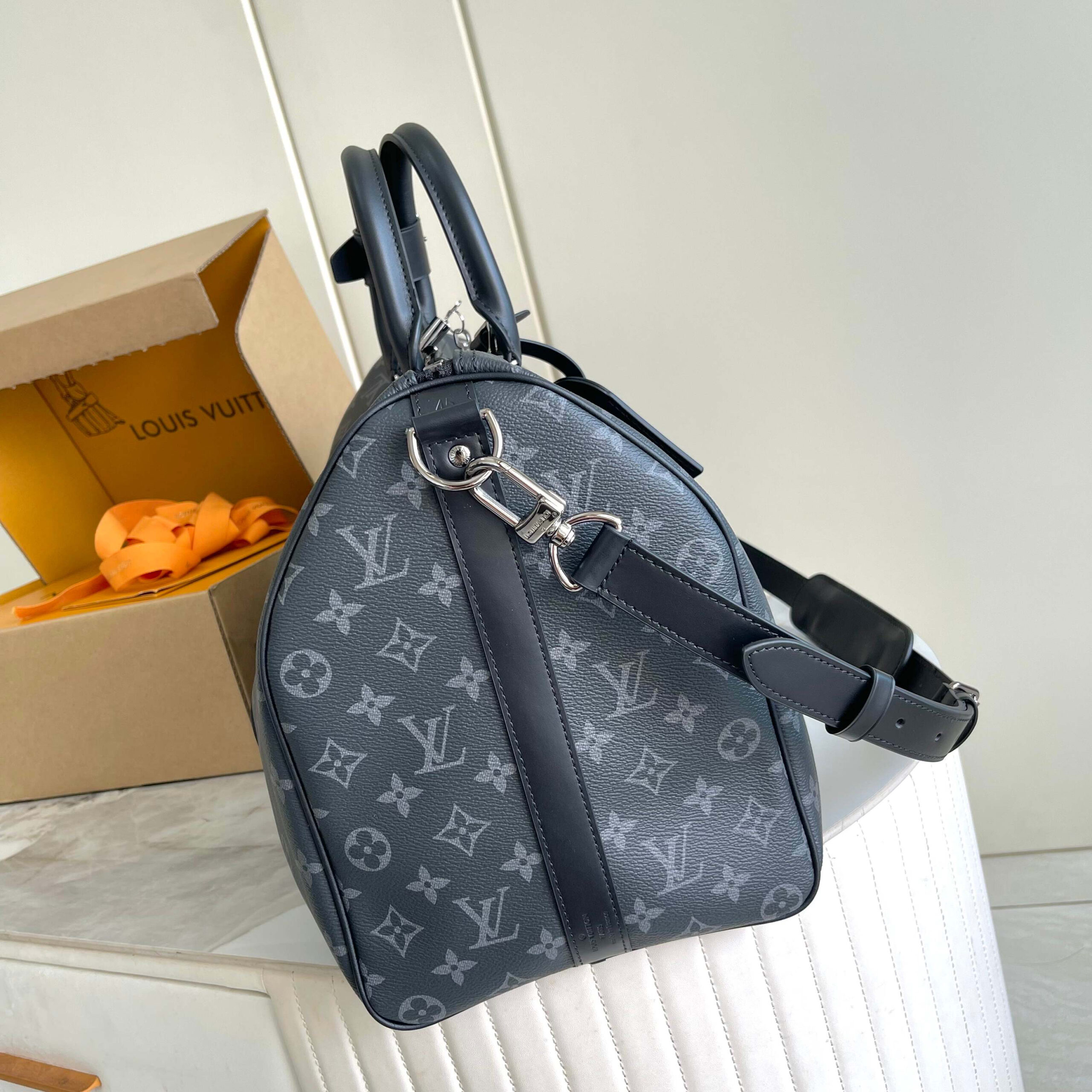 Louis Vuitton Keepall Bandoulière 45 Travel Bag in Monogram Eclipse Canvas - Image 2