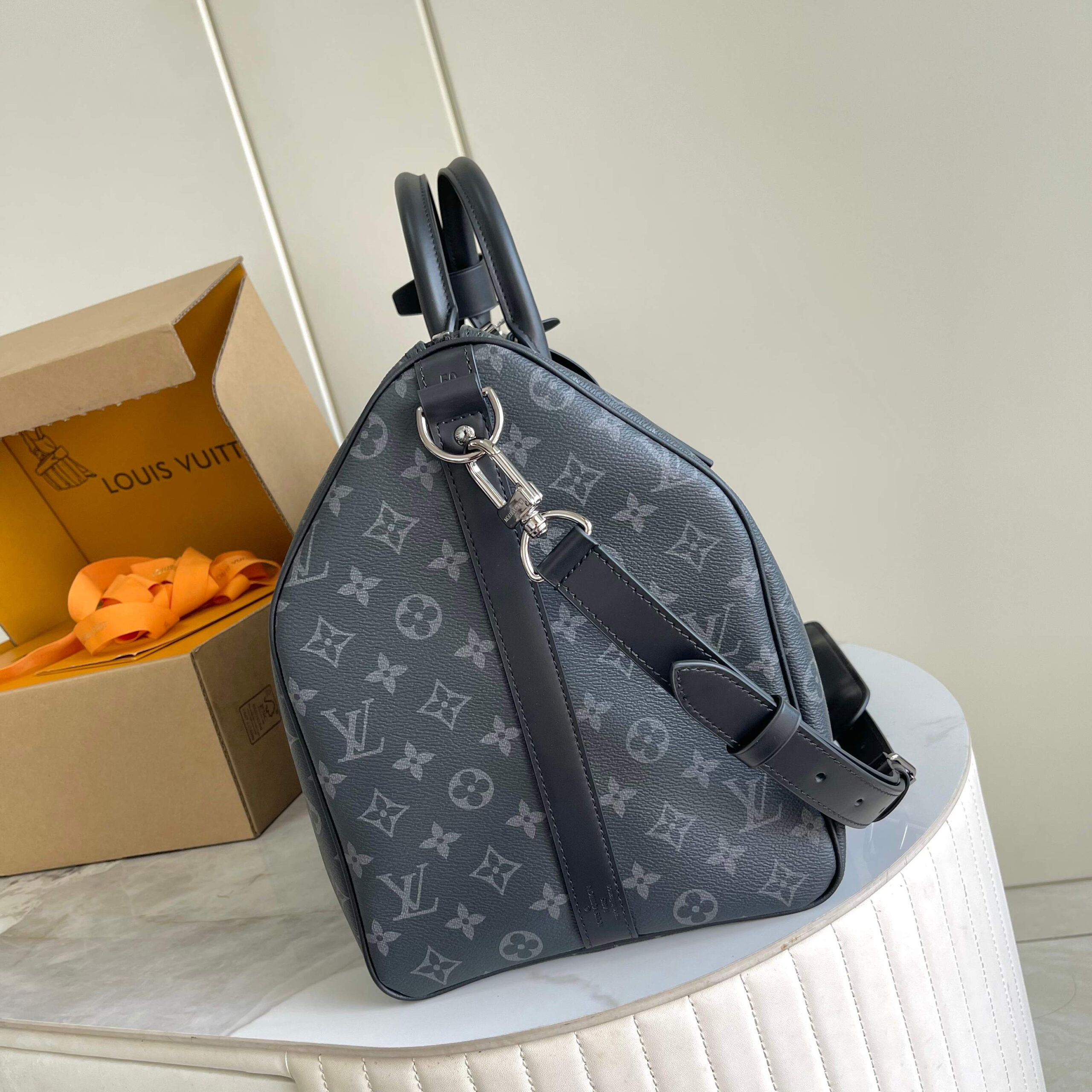 Louis Vuitton Keepall Bandoulière 50 Travel Bag in Monogram Eclipse Canvas - Image 2
