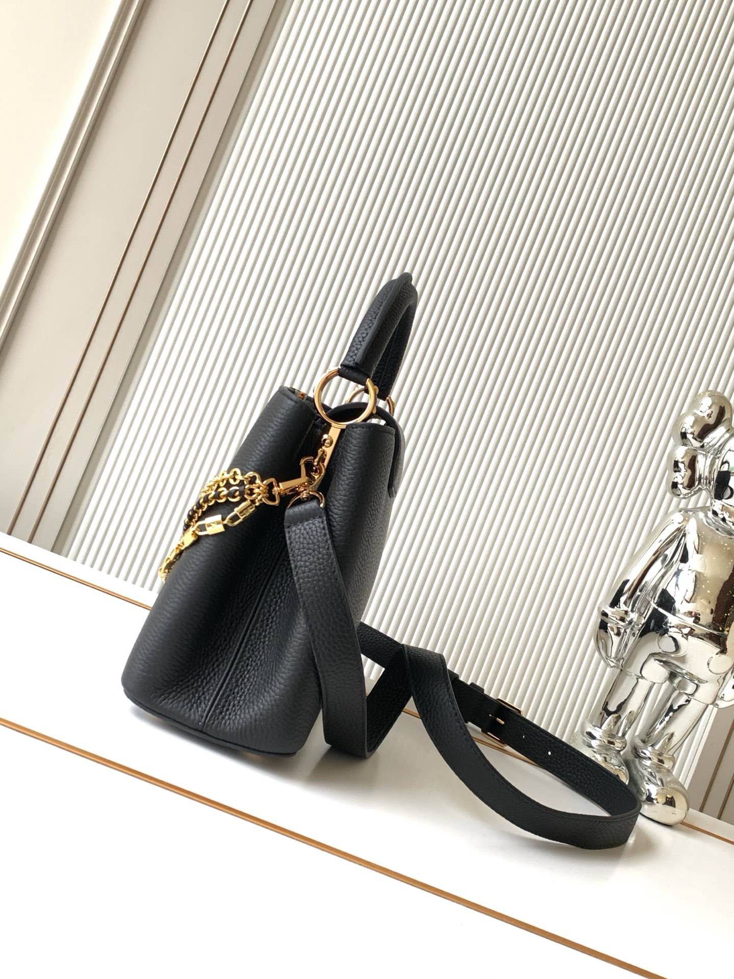 Capucines BB Trilogy Leather Handbag - Image 2