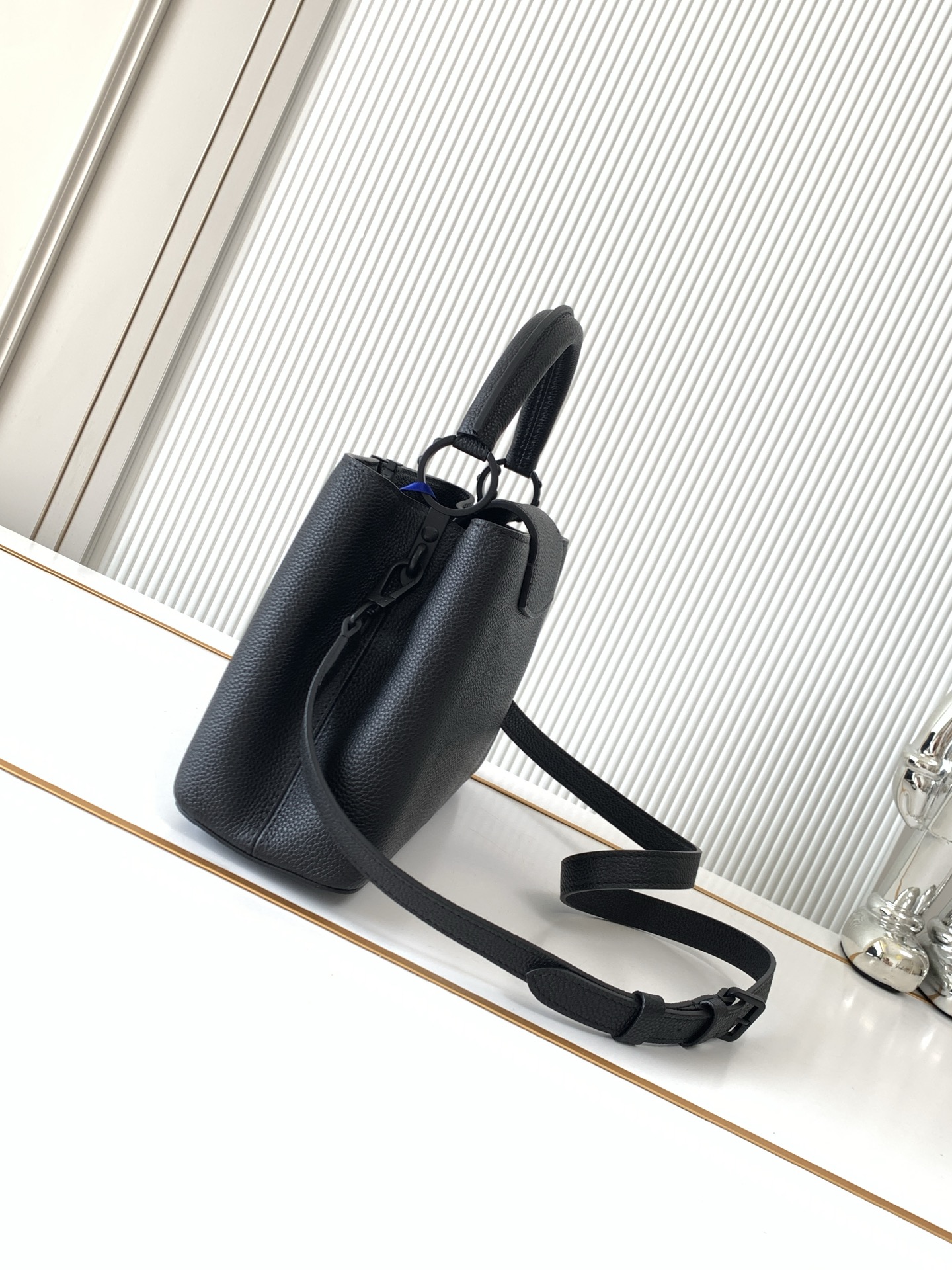 Capucines Medium Handbag M23947 - Image 2