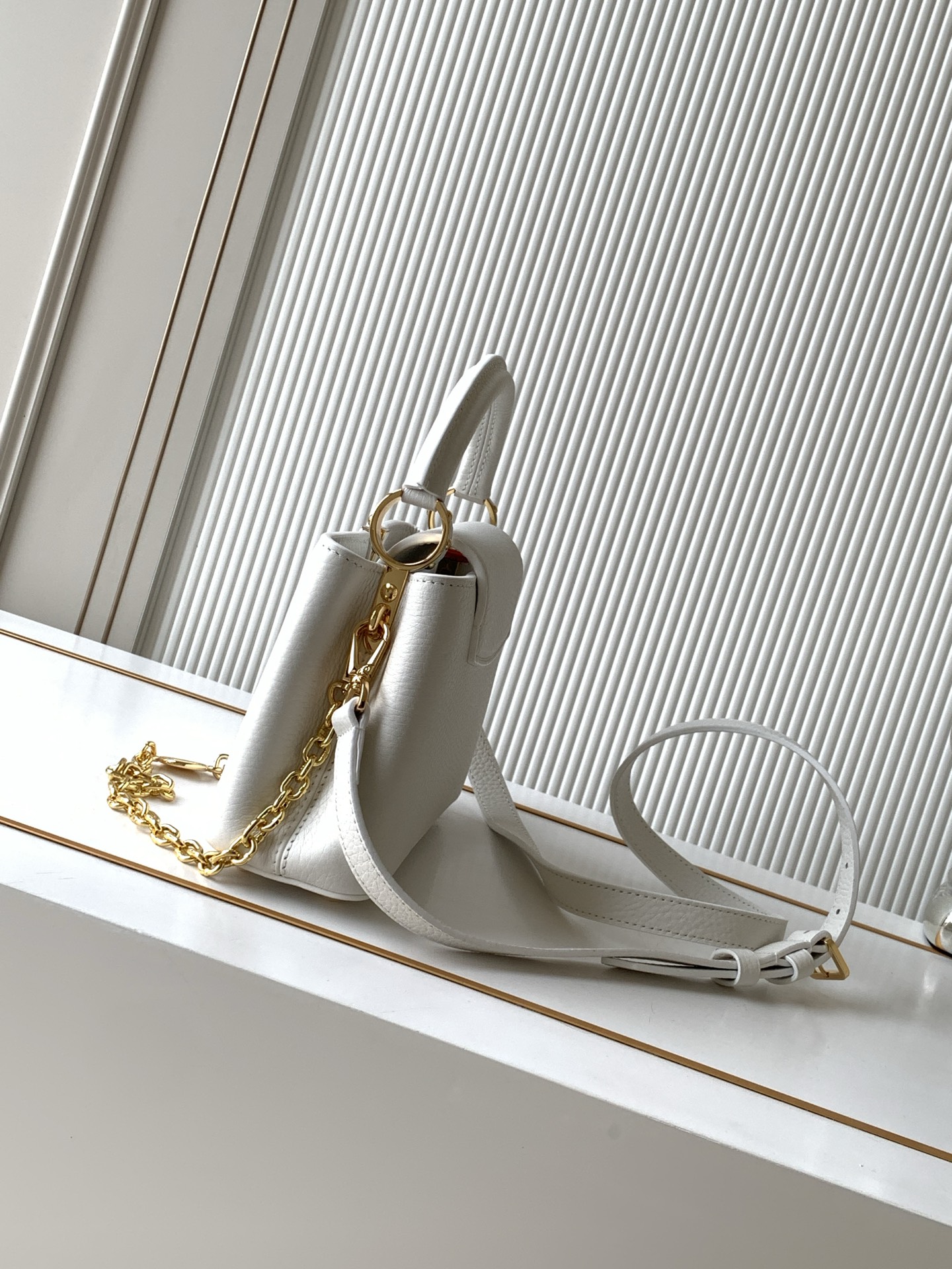 Louis Vuitton Capucines Handbag M00014 - Image 2