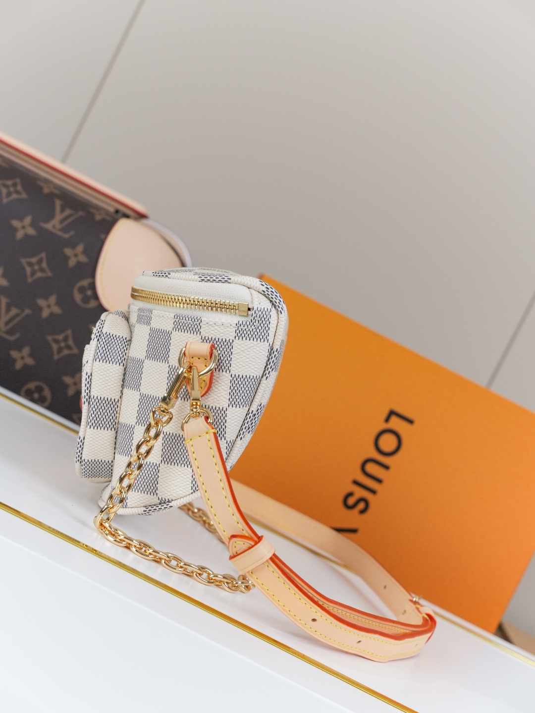 Louis Vuitton Mini Bumbag M00130 White Monogram - Image 2