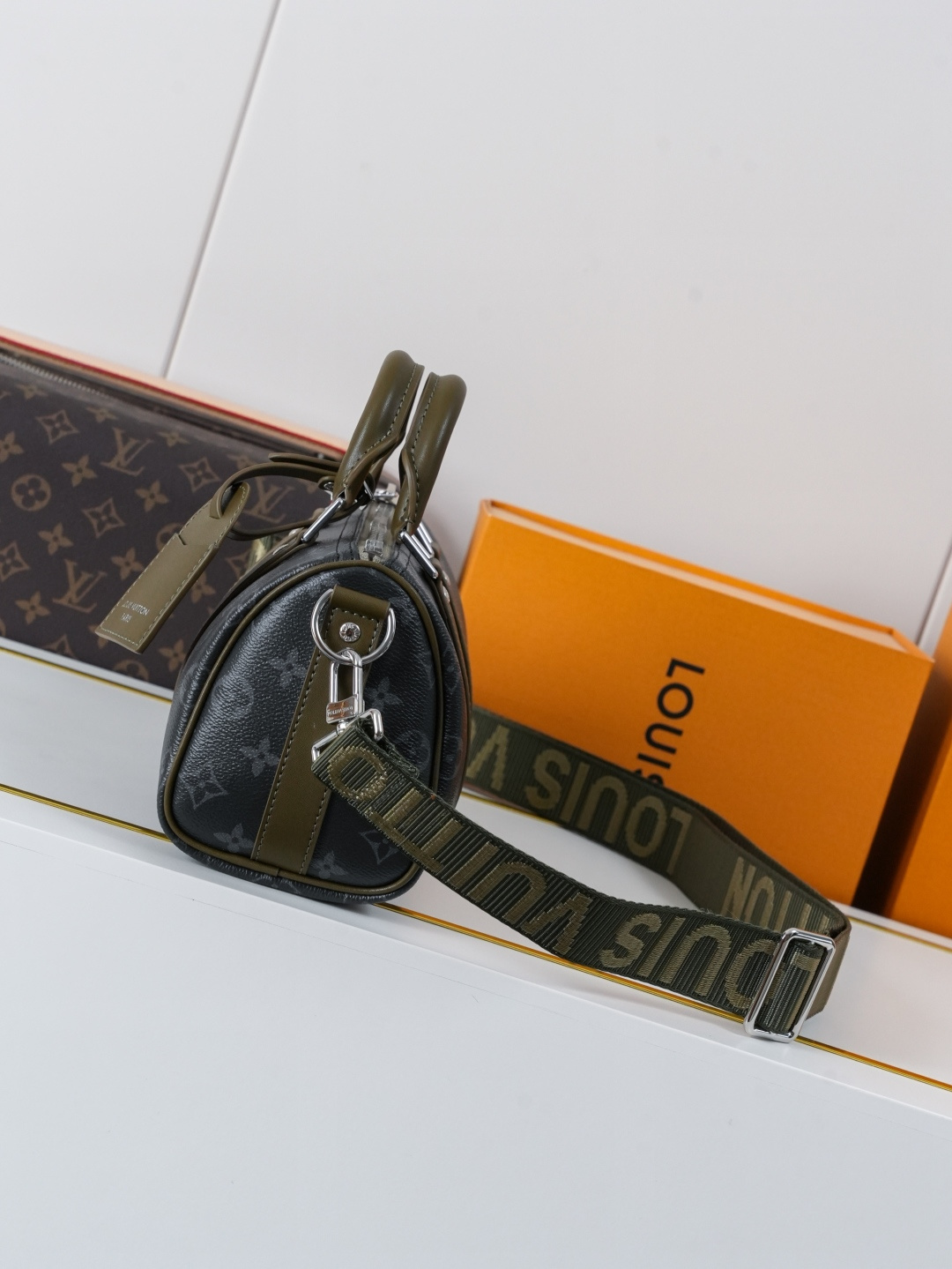 Louis Vuitton Keepall Bandoulière 25 Monogram Eclipse Travel Bag - Image 2