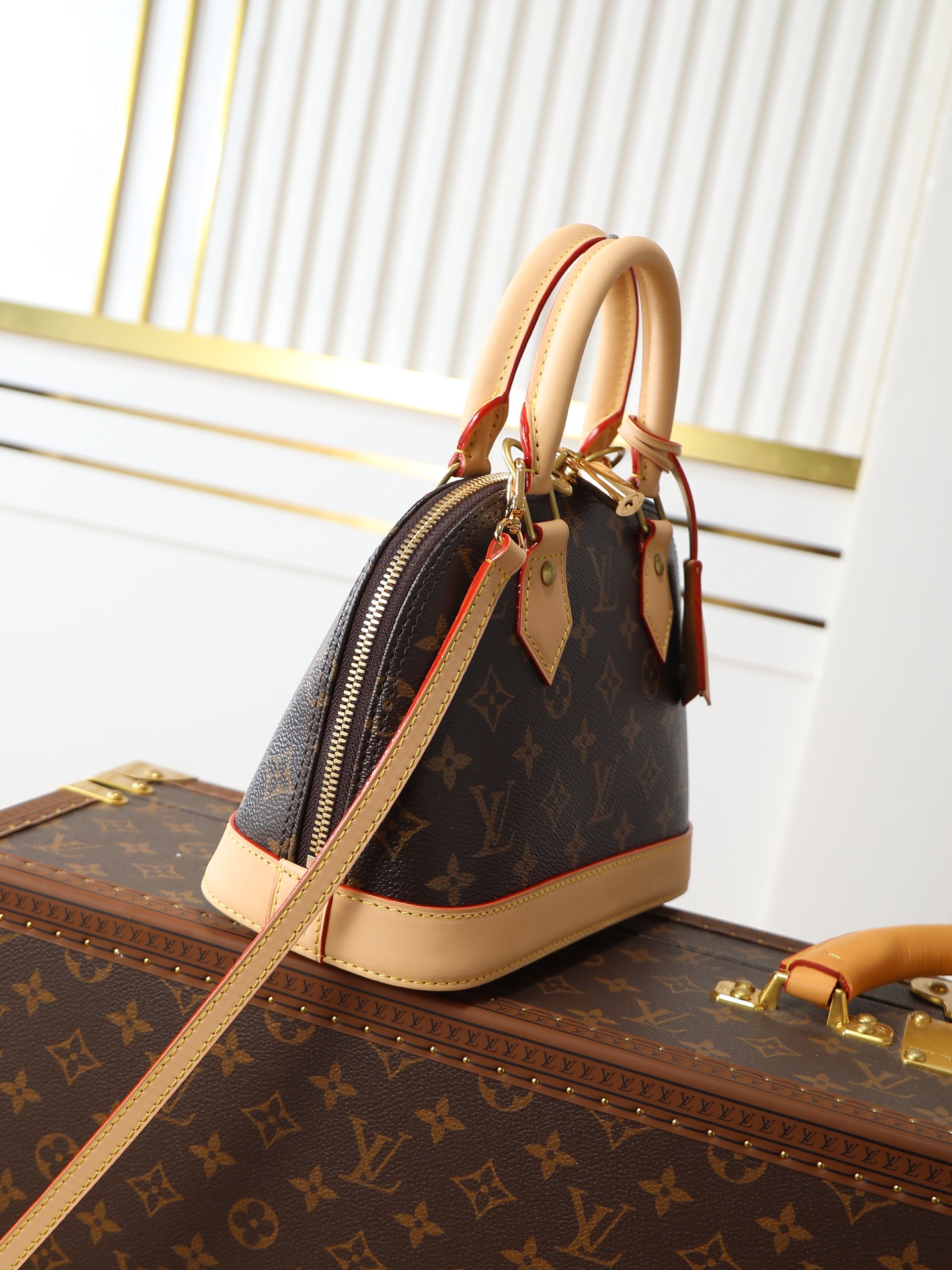 Louis Vuitton M53152 Alma Monogram Handbag - Image 2