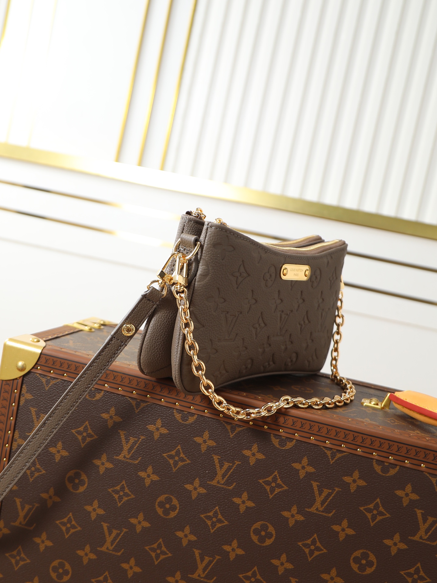 Louis Vuitton Liv Shoulder Bag M25816 in Olive Green - Image 2