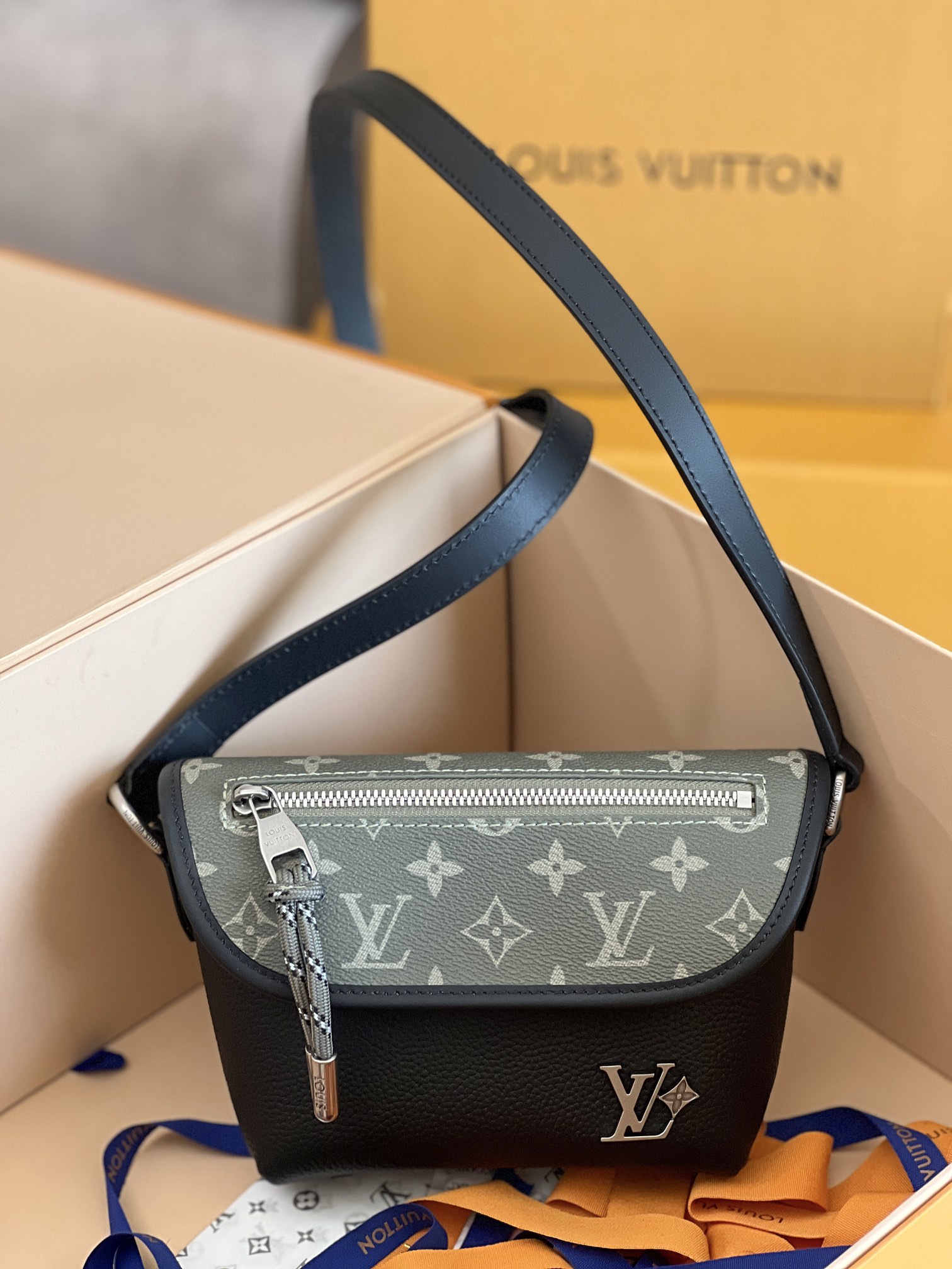 Louis Vuitton M12618 Pulse Mini Handbag - Image 2