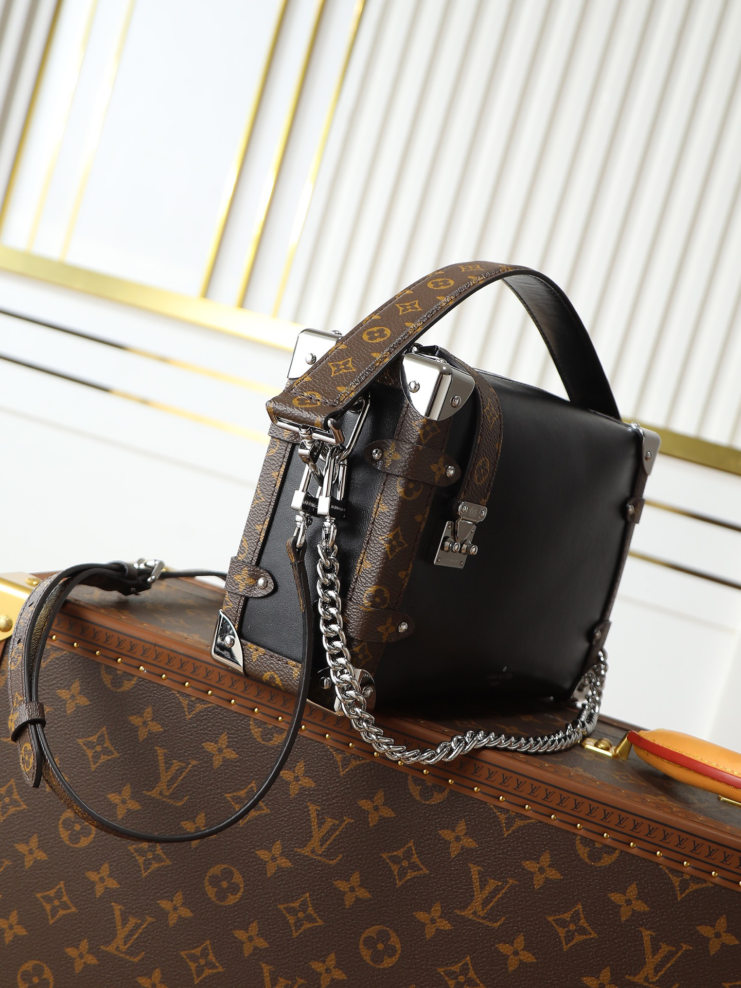 Louis Vuitton Side Trunk Vibe Leather Bag M15195 - Image 2