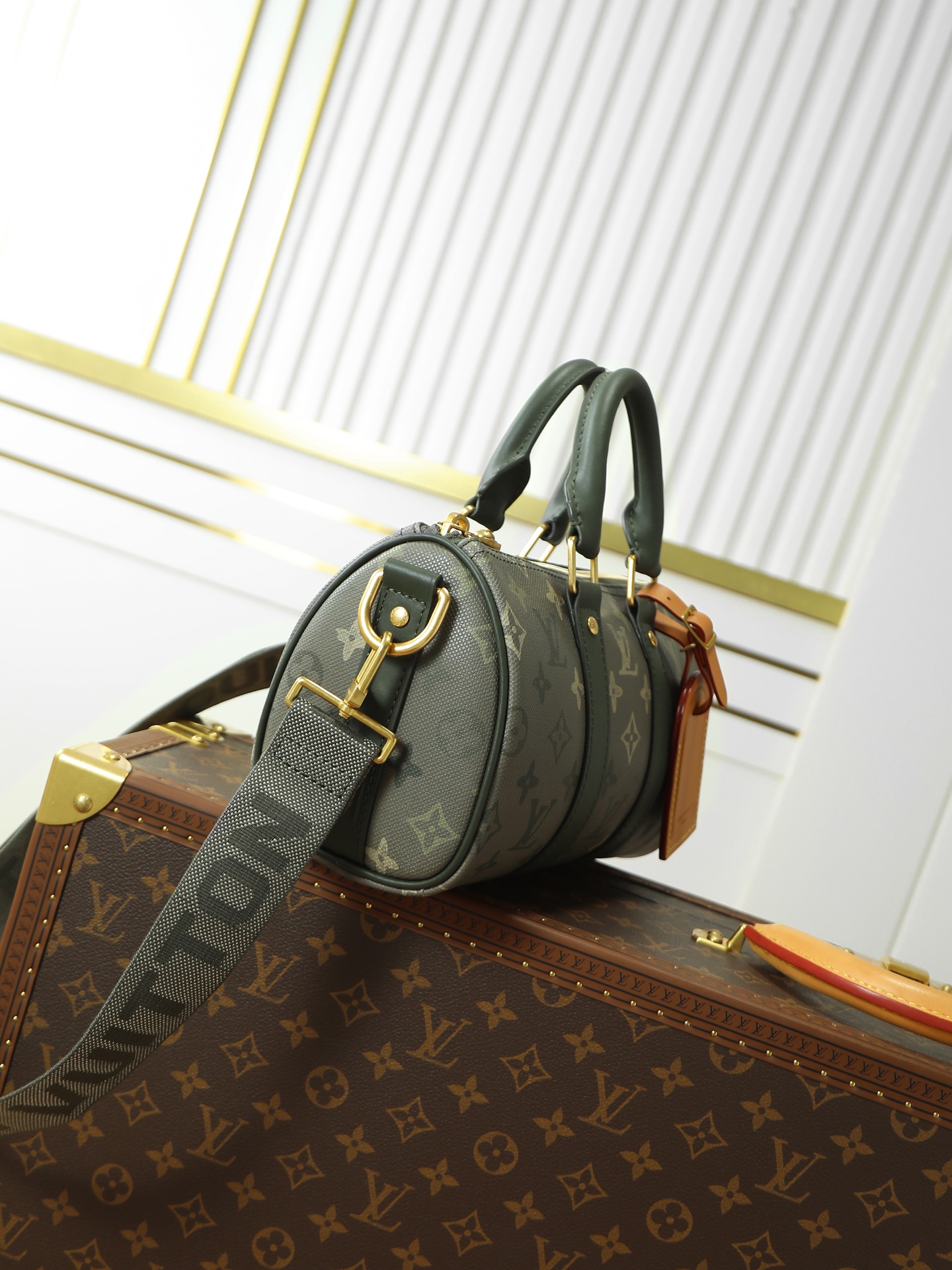 Louis Vuitton Keepall Bandouliere 25 Travel Bag in Monogram Surplus - Image 2