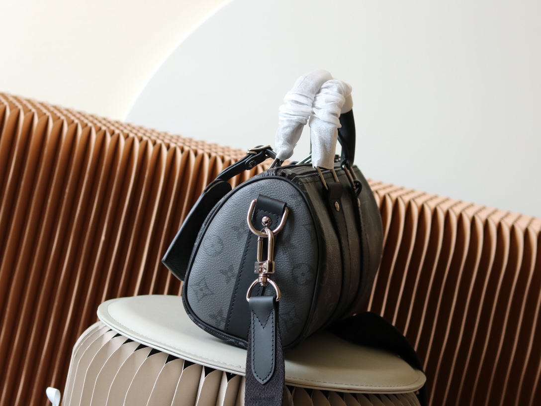 Louis Vuitton Keepall 25 Monogram Eclipse Reverse Bag - Image 2