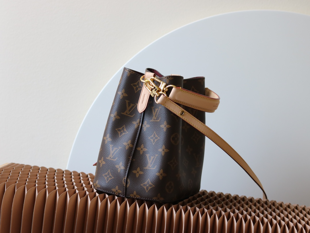 Louis Vuitton NéoNoé BB Mini Bucket Bag in Monogram Canvas - Image 2