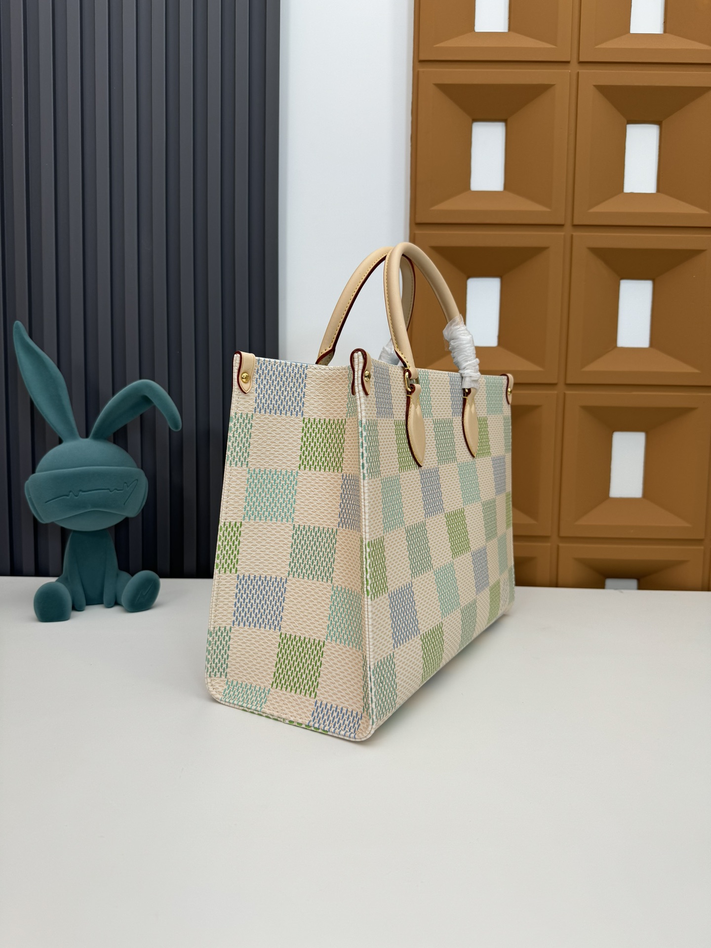 Louis Vuitton OnTheGo Medium Handbag - Image 2