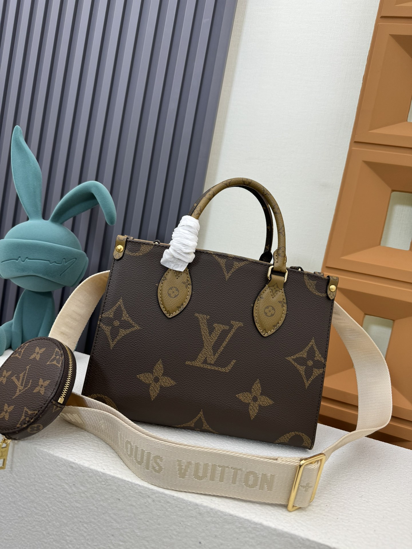 Louis Vuitton OnTheGo Small Tote Bag in Monogram Canvas - Image 2