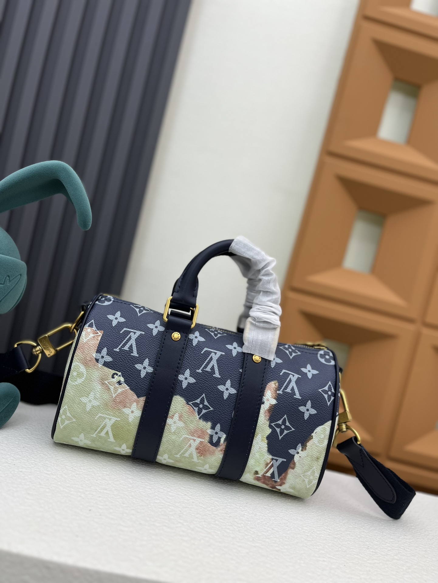 Louis Vuitton Keepall Bandoulière 25 Blue Flame Crossbody Bag - Image 2
