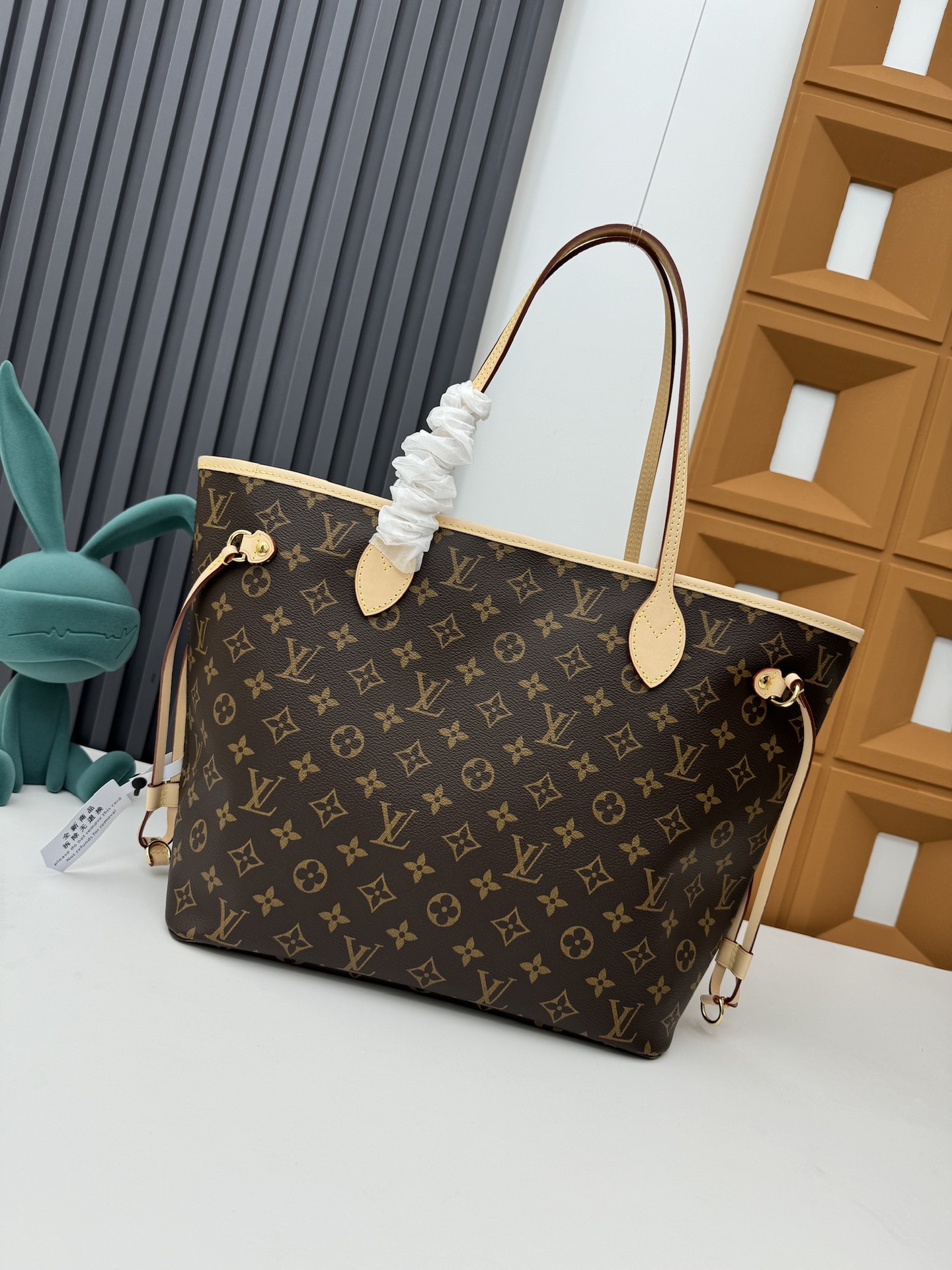 Louis Vuitton Neverfull Medium Shopping Tote with Detachable Zipper Pouch - Image 2