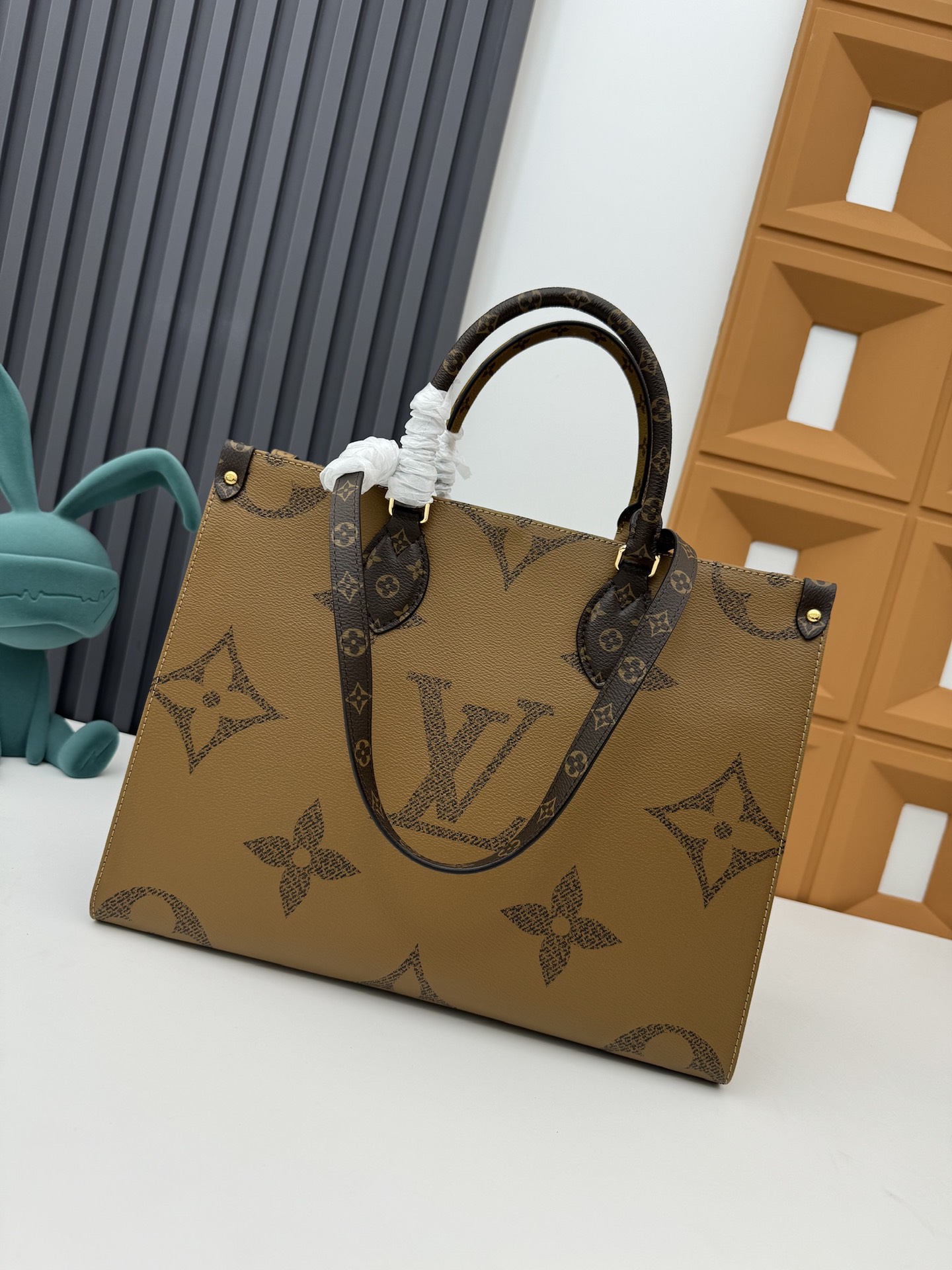 Louis Vuitton Onthego MM Tote Bag M45039 - Image 2