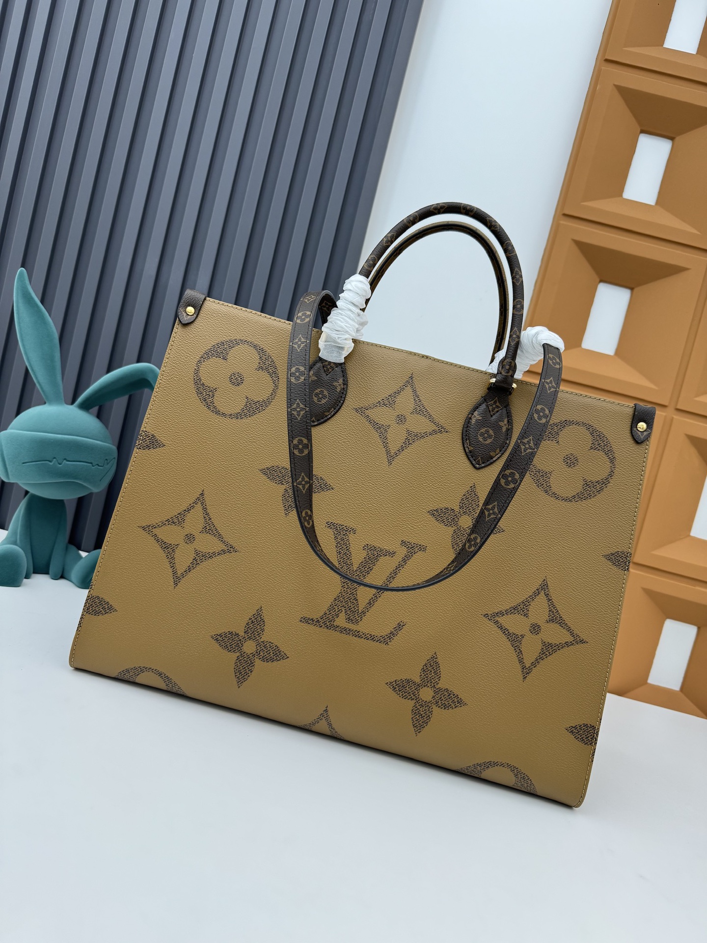 Louis Vuitton Onthego Handbag M44576 - Image 2