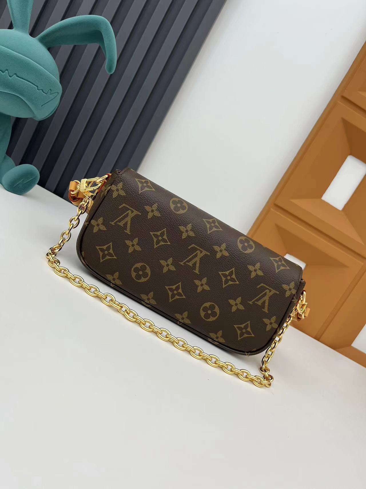 Louis Vuitton Wallet On Chain Ivy in Monogram Canvas - Image 2