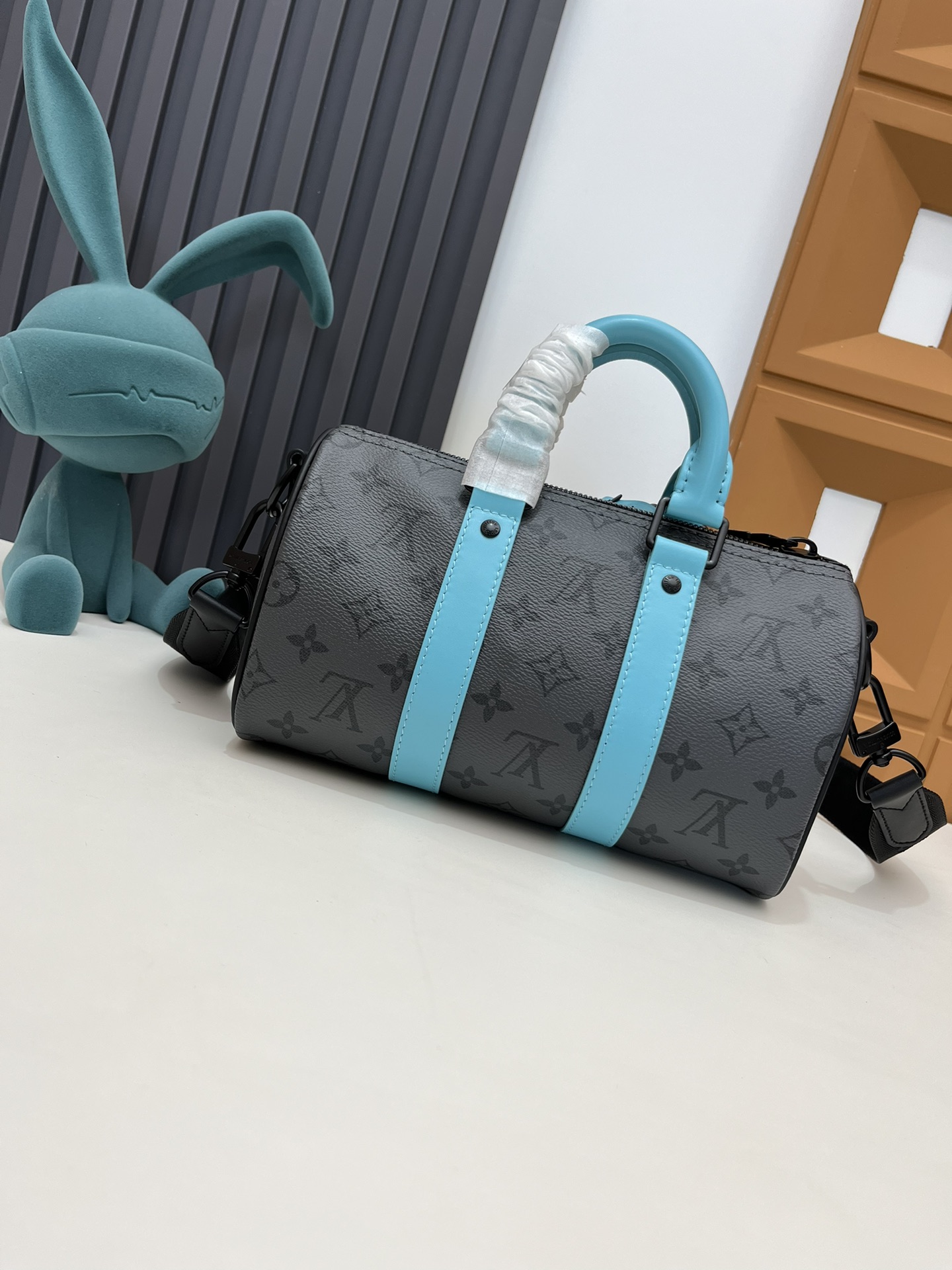 Louis Vuitton Keepall 25 Turquoise Pillow Bag - Image 2