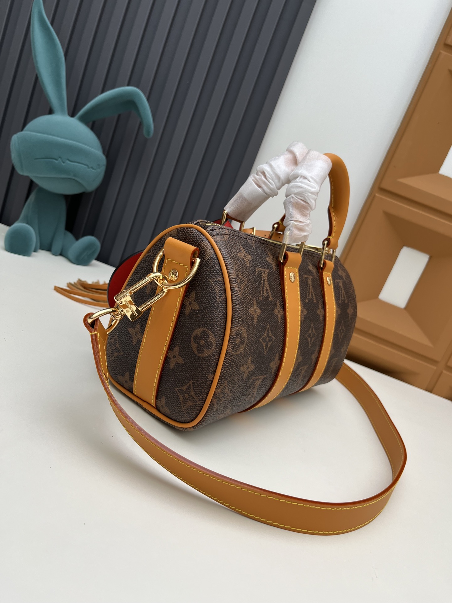 Louis Vuitton Keepall Bandouliere 25 Travel Bag in Monogram Dust Canvas - Image 2