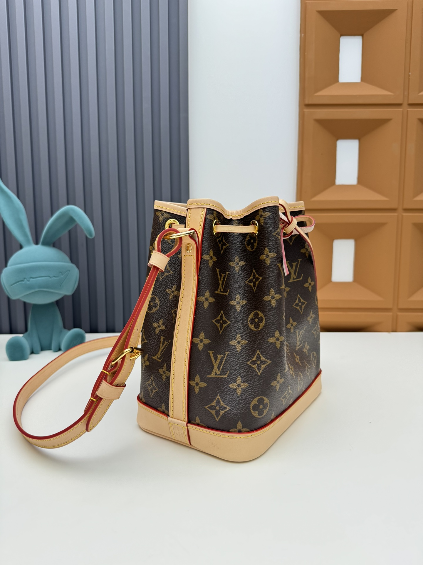 Louis Vuitton Noe BB M40817 Monogram Bucket Bag - Image 2