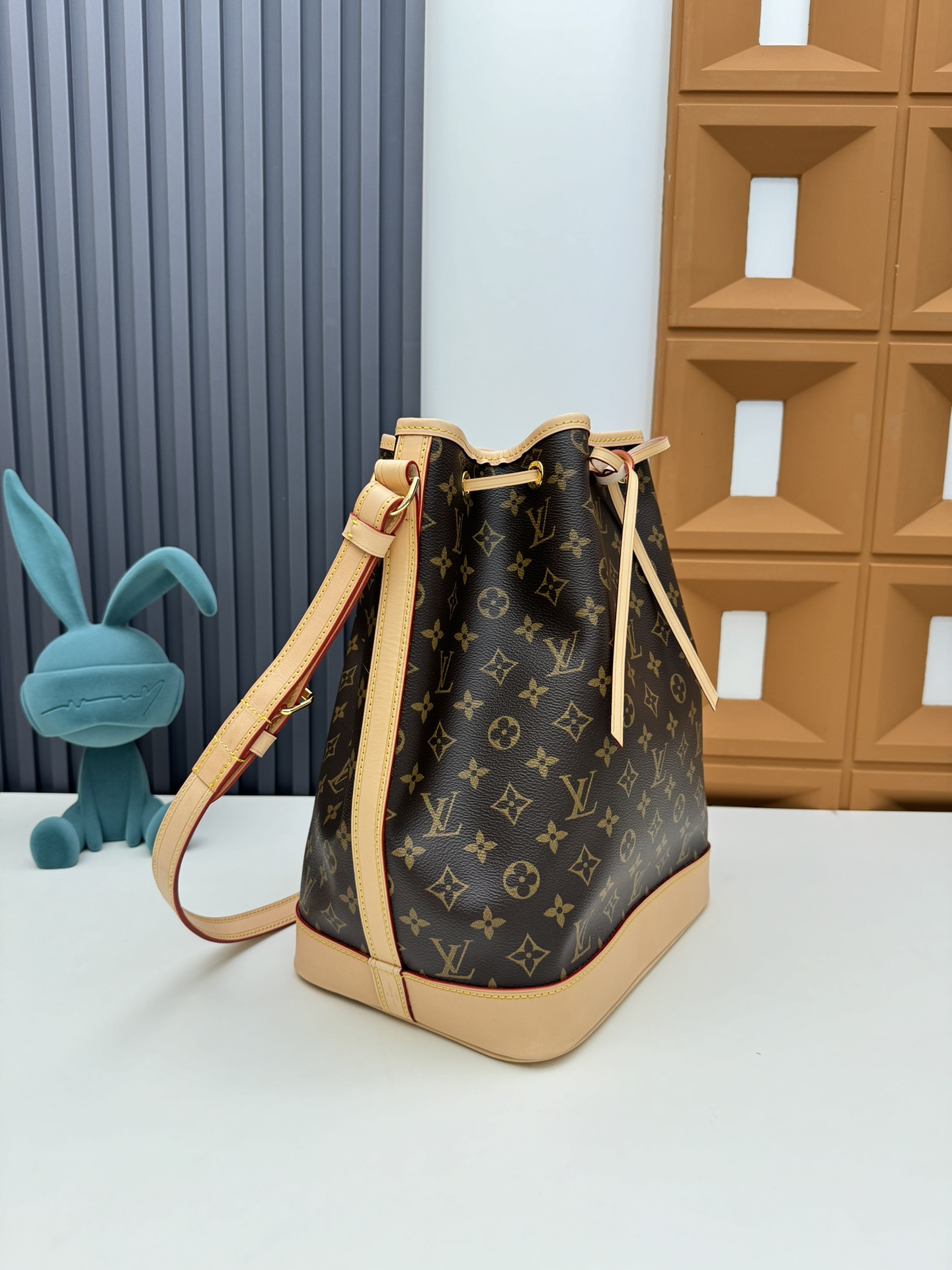 Louis Vuitton Noe Monogram Bucket Bag M42224 - Image 2