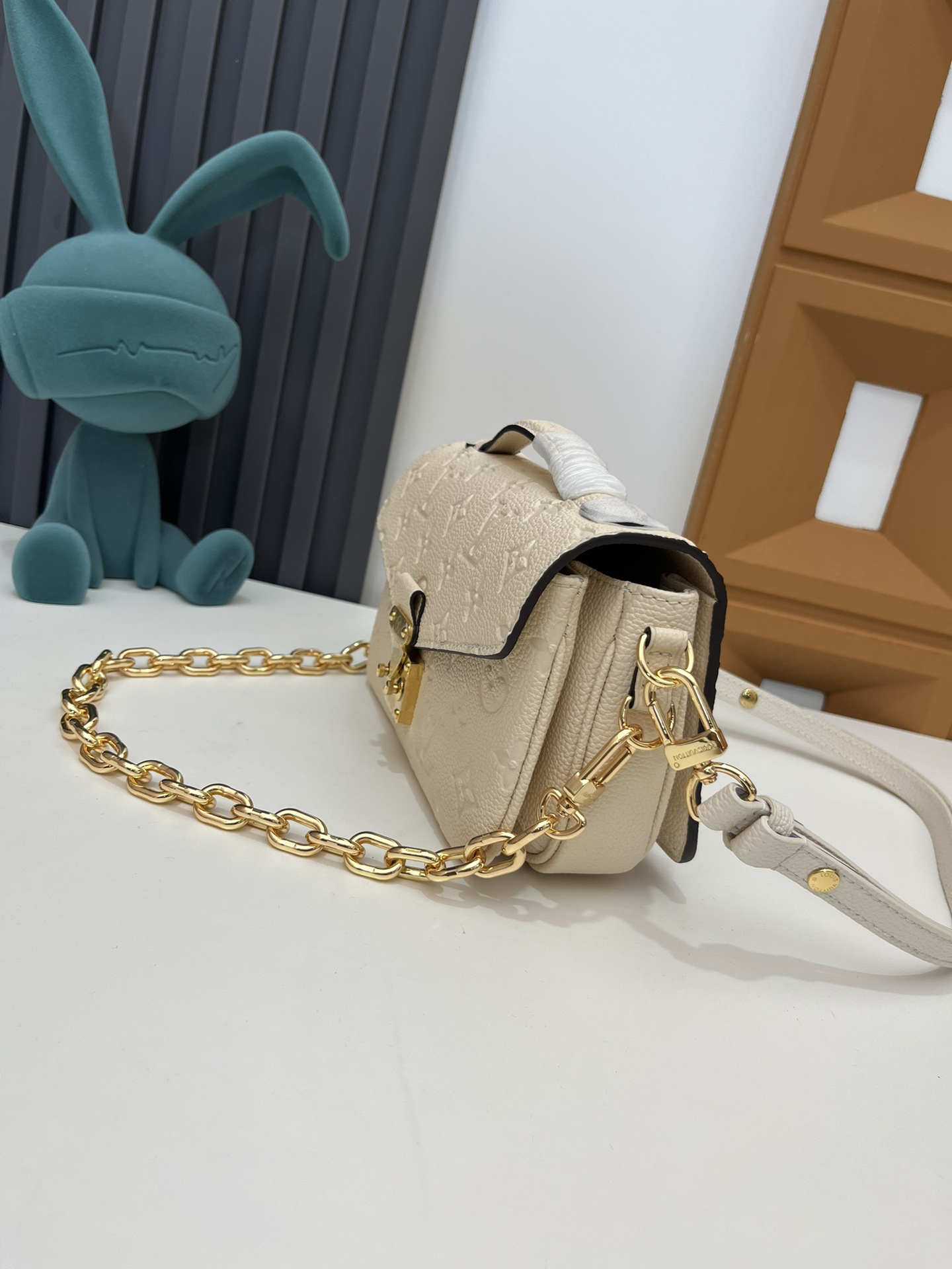 Louis Vuitton Pochette Metis East West Monogram Empreinte Leather Handbag - Image 2