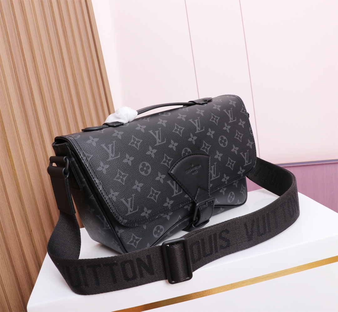 Louis Vuitton M46685 Montsouris Messenger Bag - Image 2