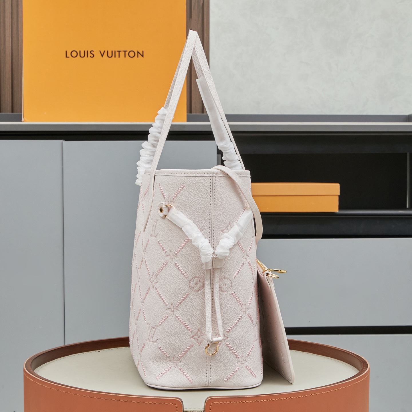 Louis Vuitton Neverfull MM Tote Bag M28527 with Pink Embroidery - Image 2