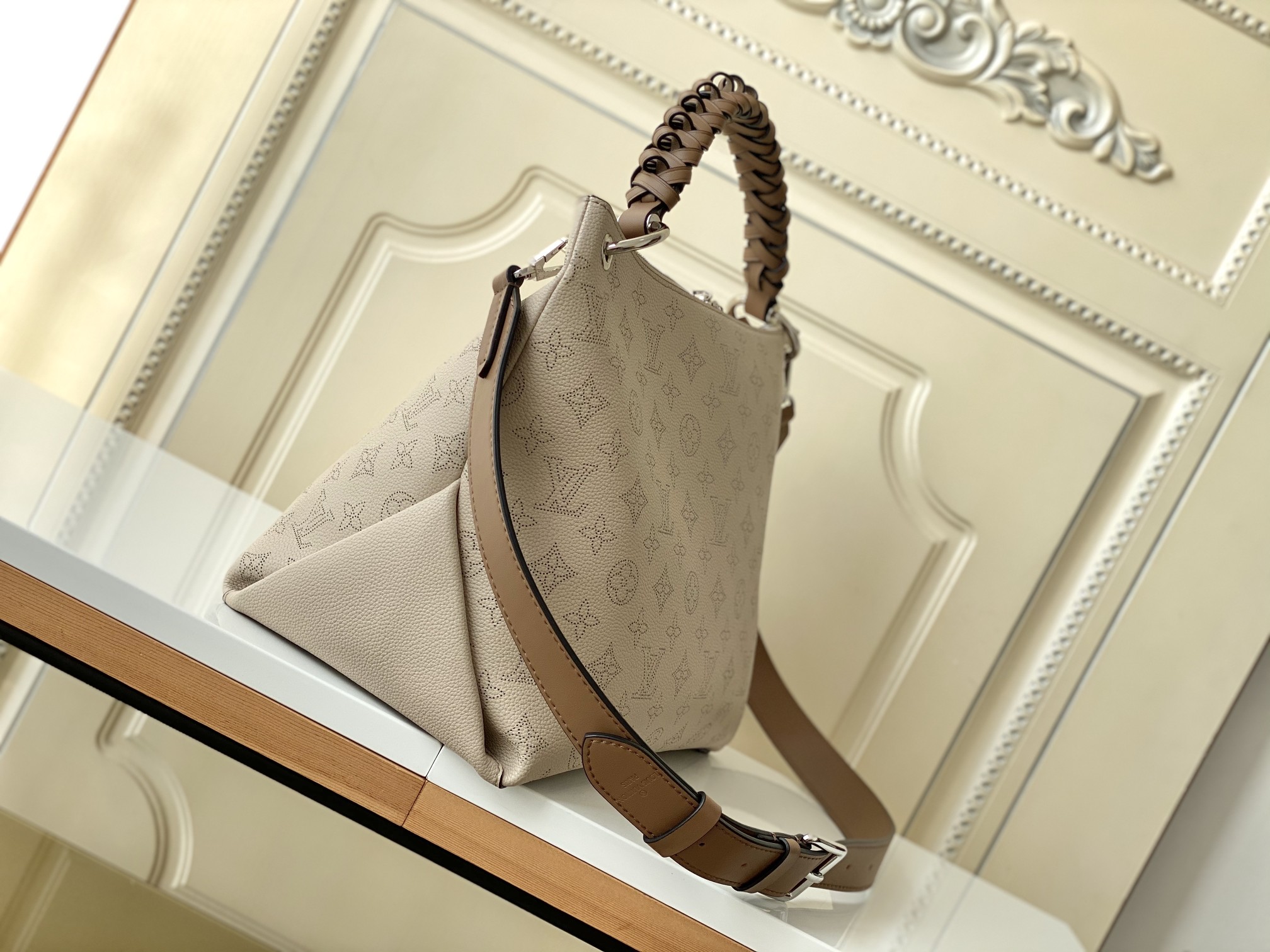 Louis Vuitton Beaubourg Hobo MM - Image 2