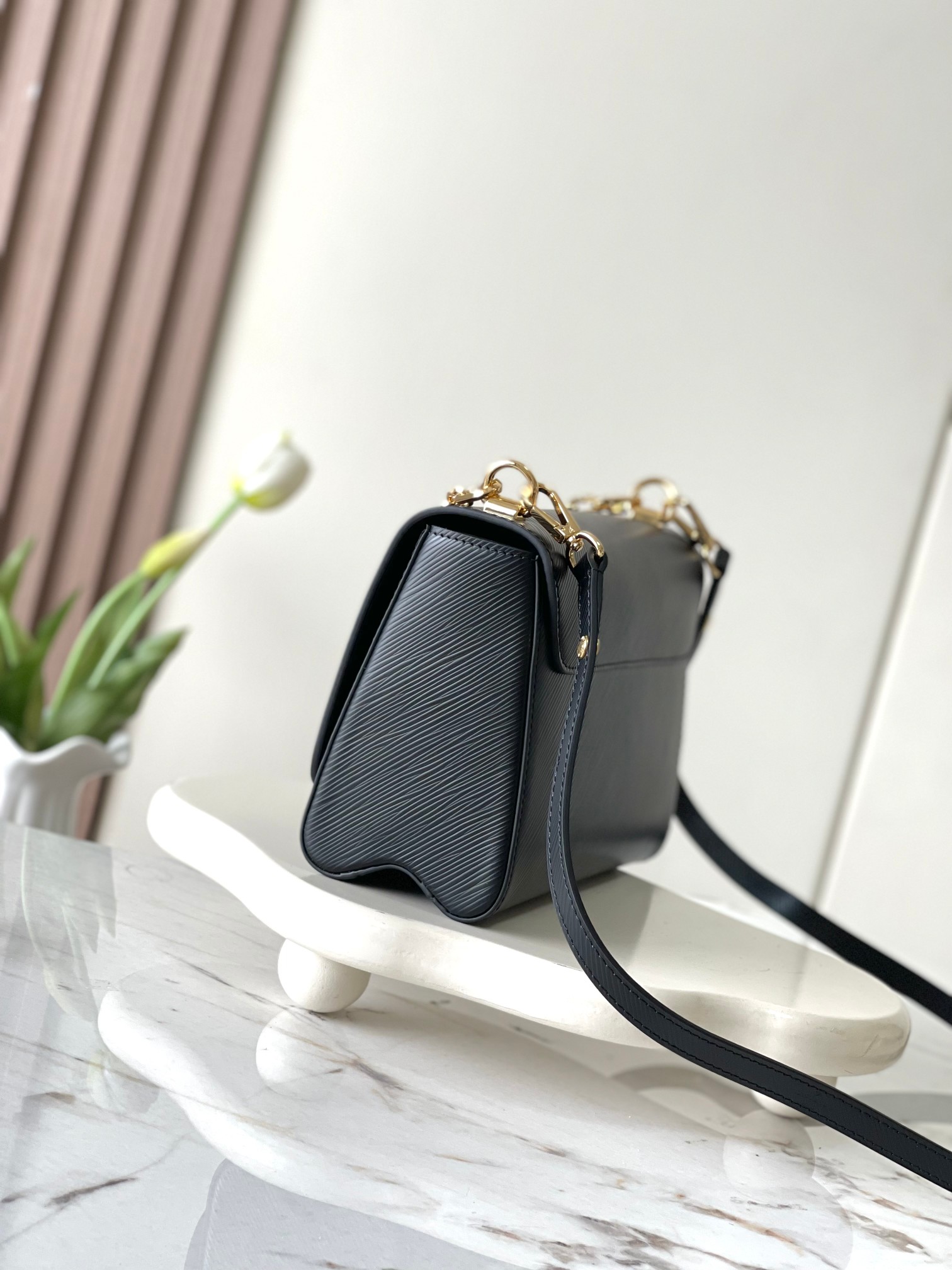Louis Vuitton Twist Medium Shoulder Bag M20834 - Image 2