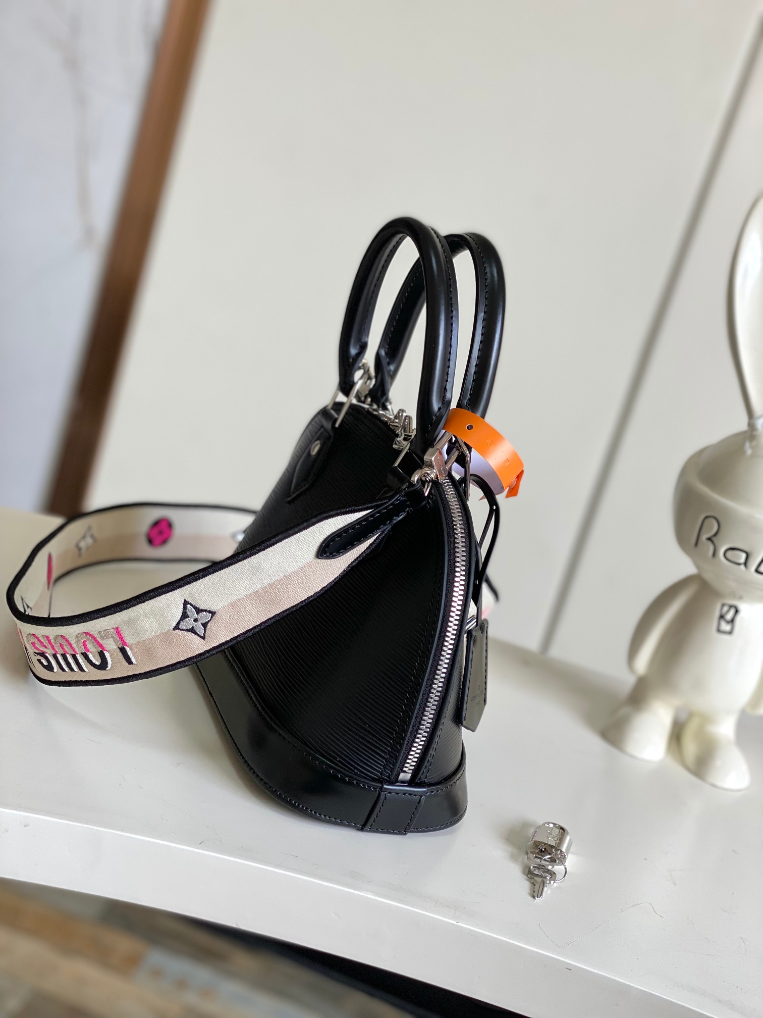 Louis Vuitton Alma BB Epi Leather Handbag - Image 2