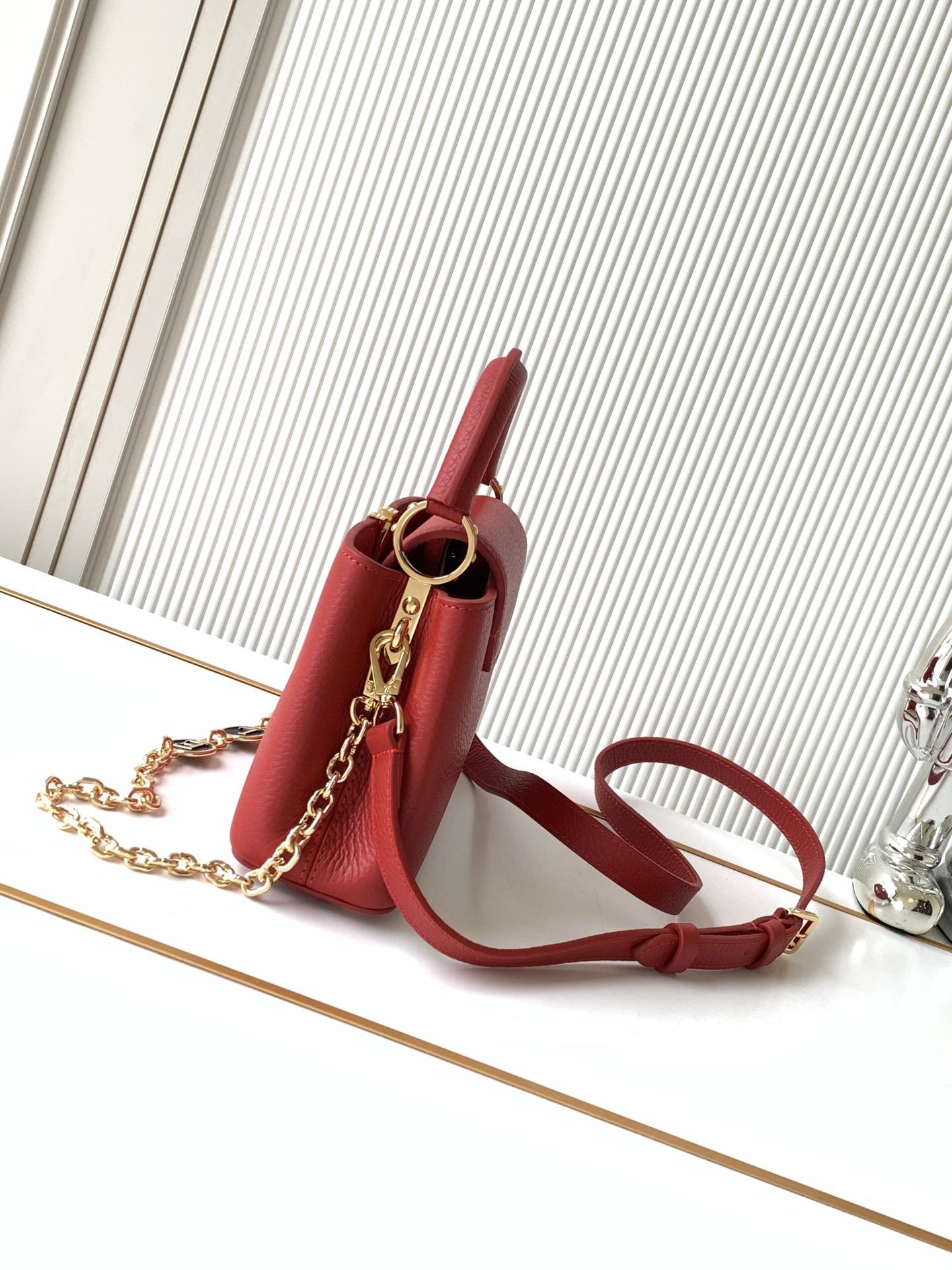 Louis Vuitton Capucines M00014 Handbag - Image 2