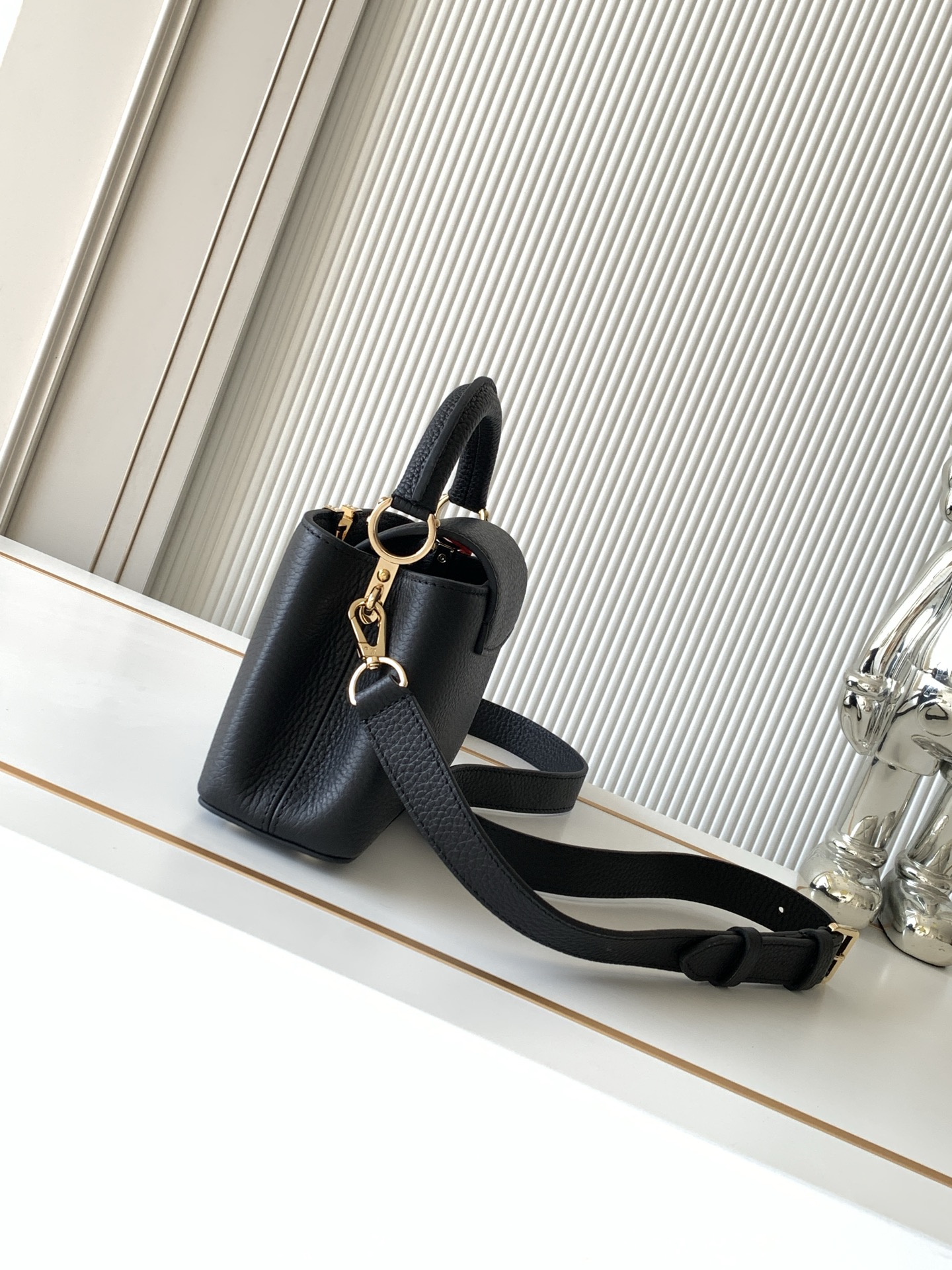 Louis Vuitton Capucines Mini Handbag M24729 - Image 2